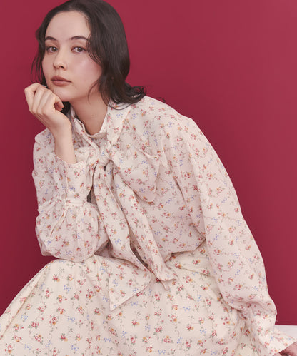 ボウタイブラウス