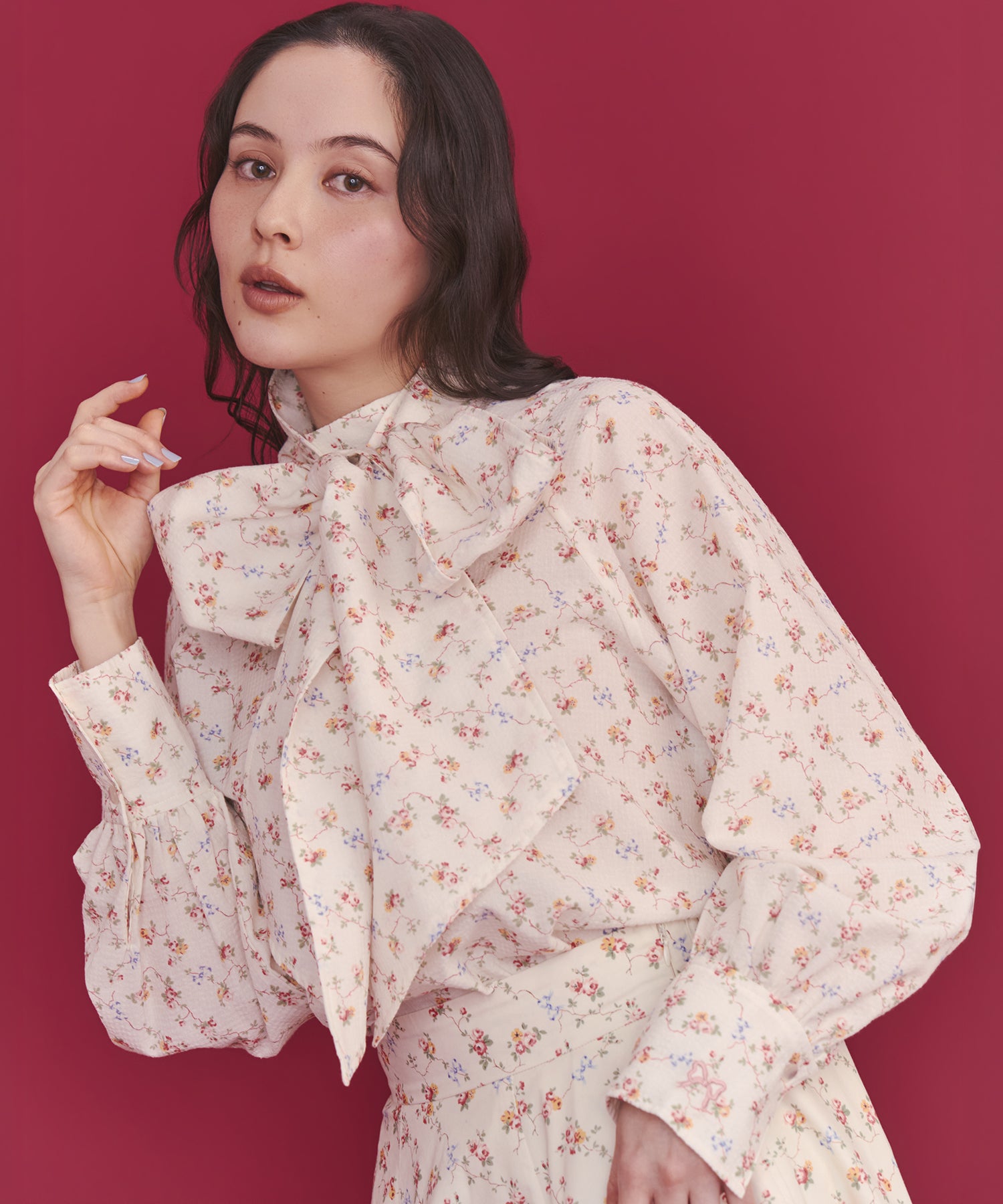 ボウタイブラウス