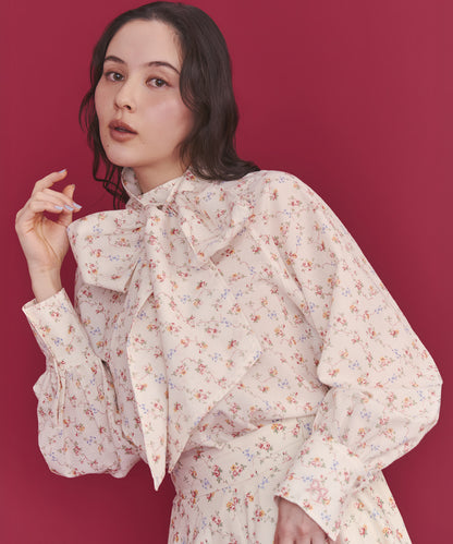 ボウタイブラウス