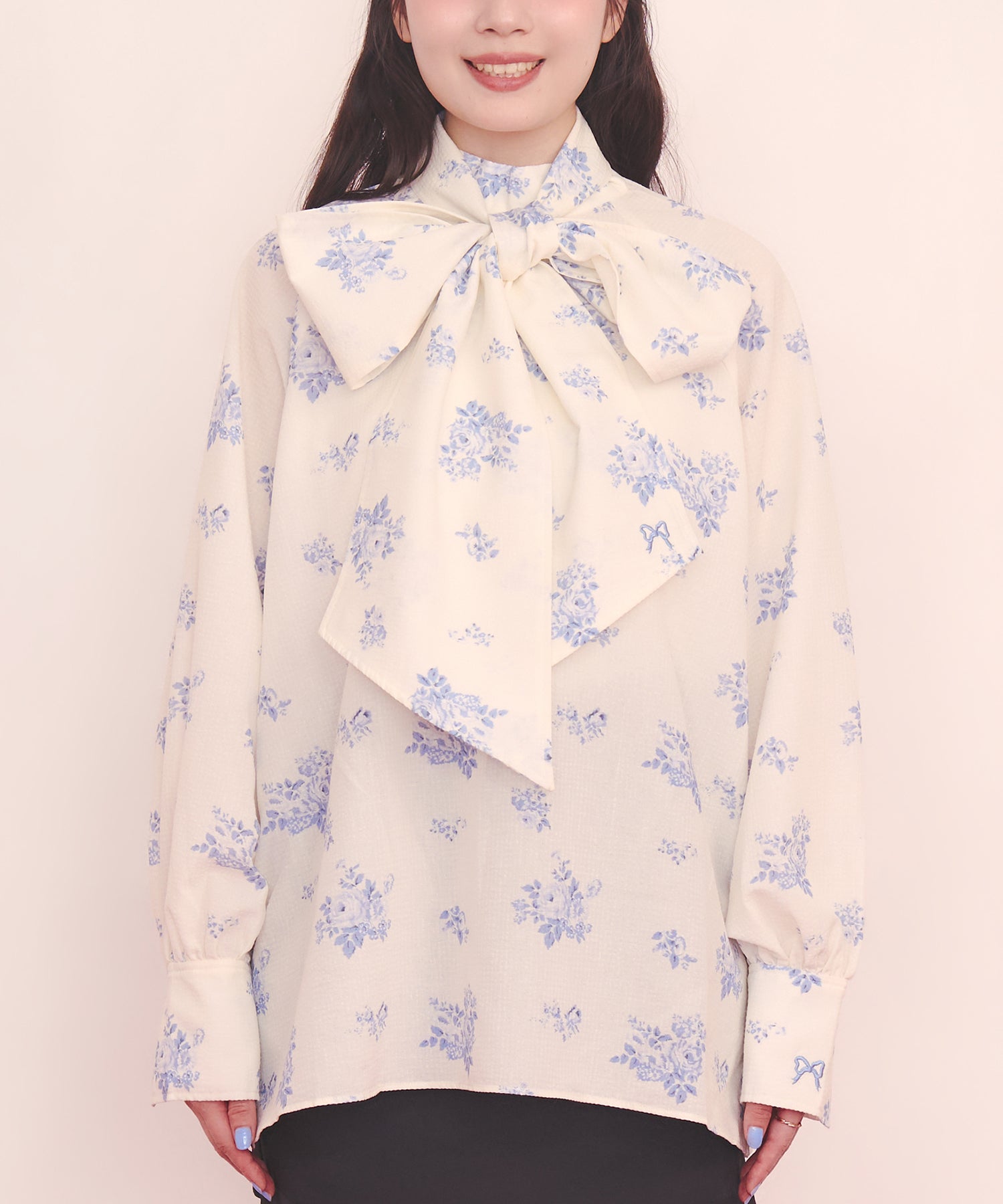 ボウタイブラウス