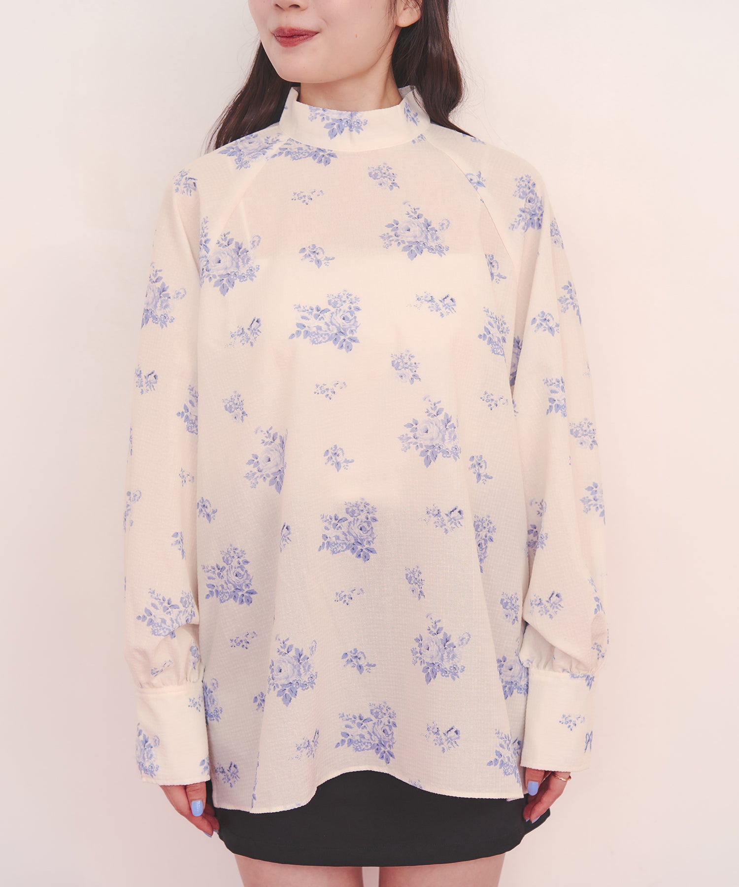 ボウタイブラウス