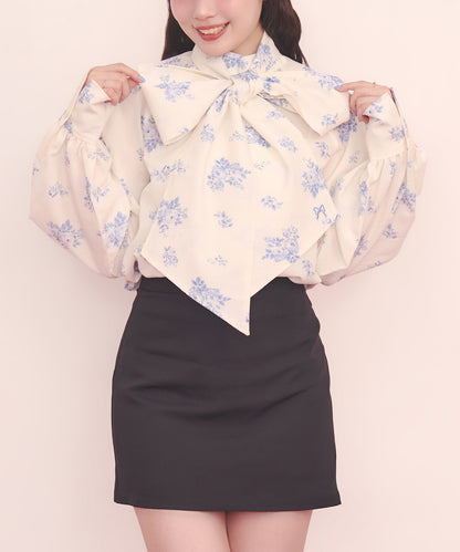 ボウタイブラウス