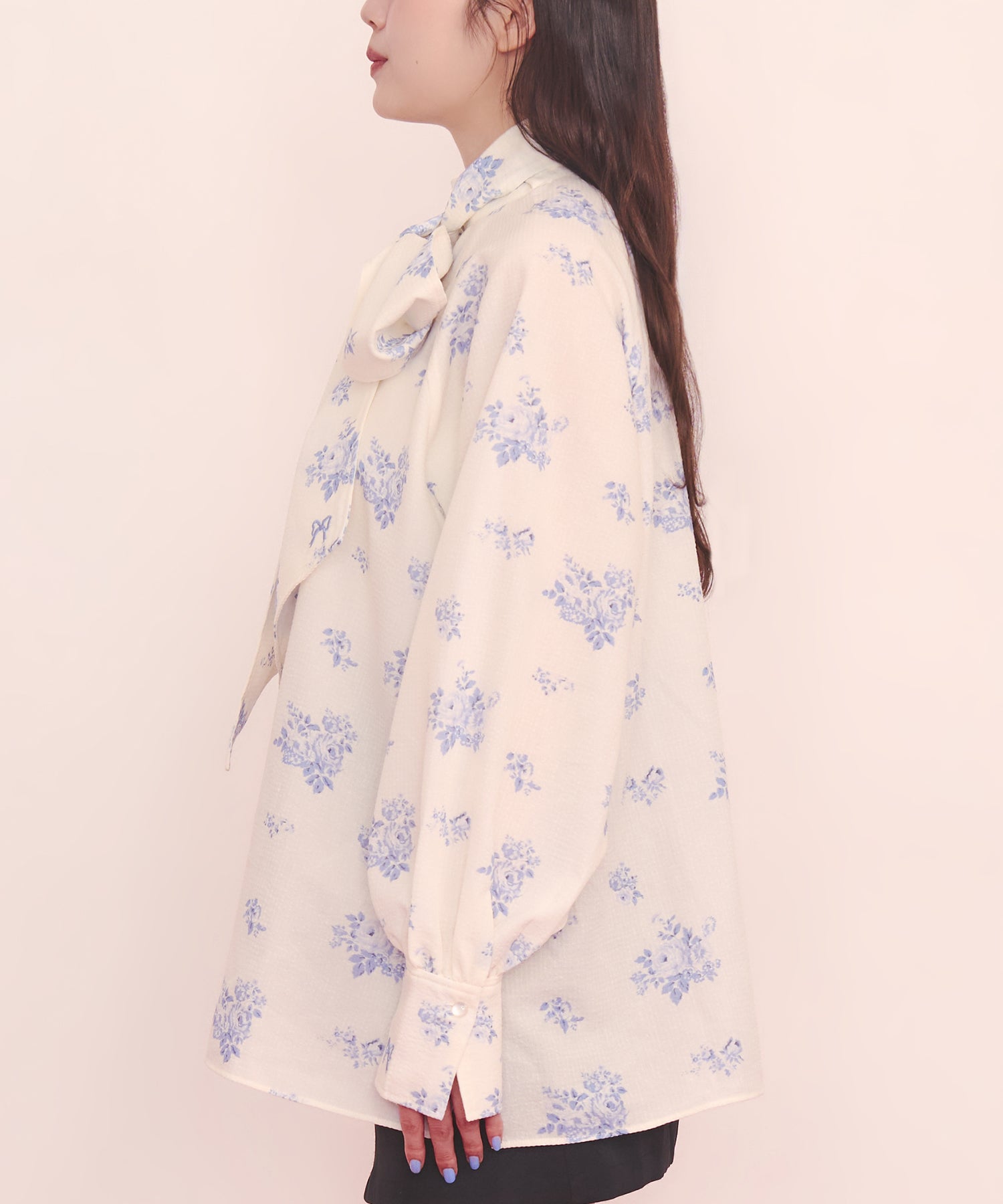 ボウタイブラウス