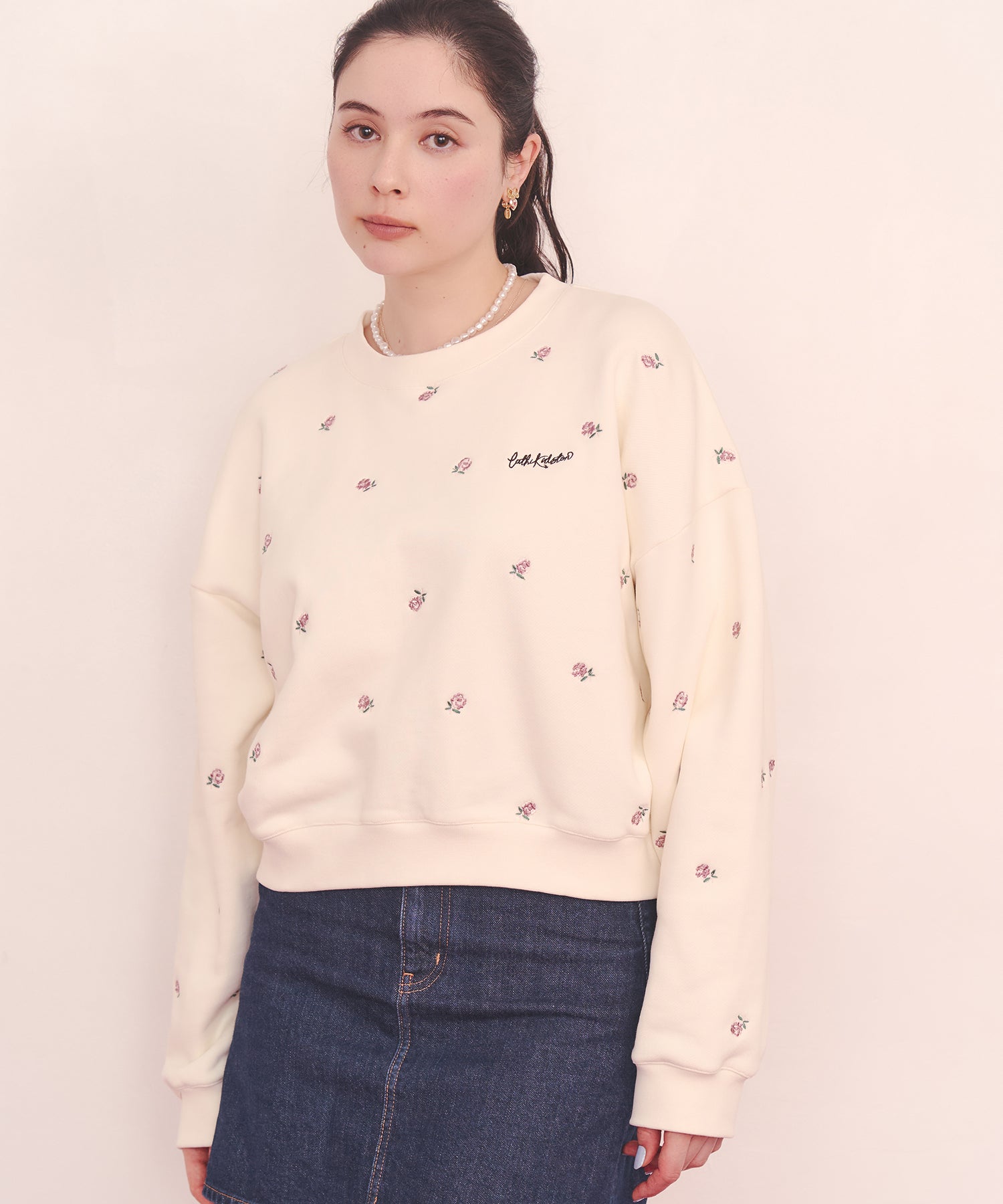 総柄刺繍スウェットトップス Rose Embroidery