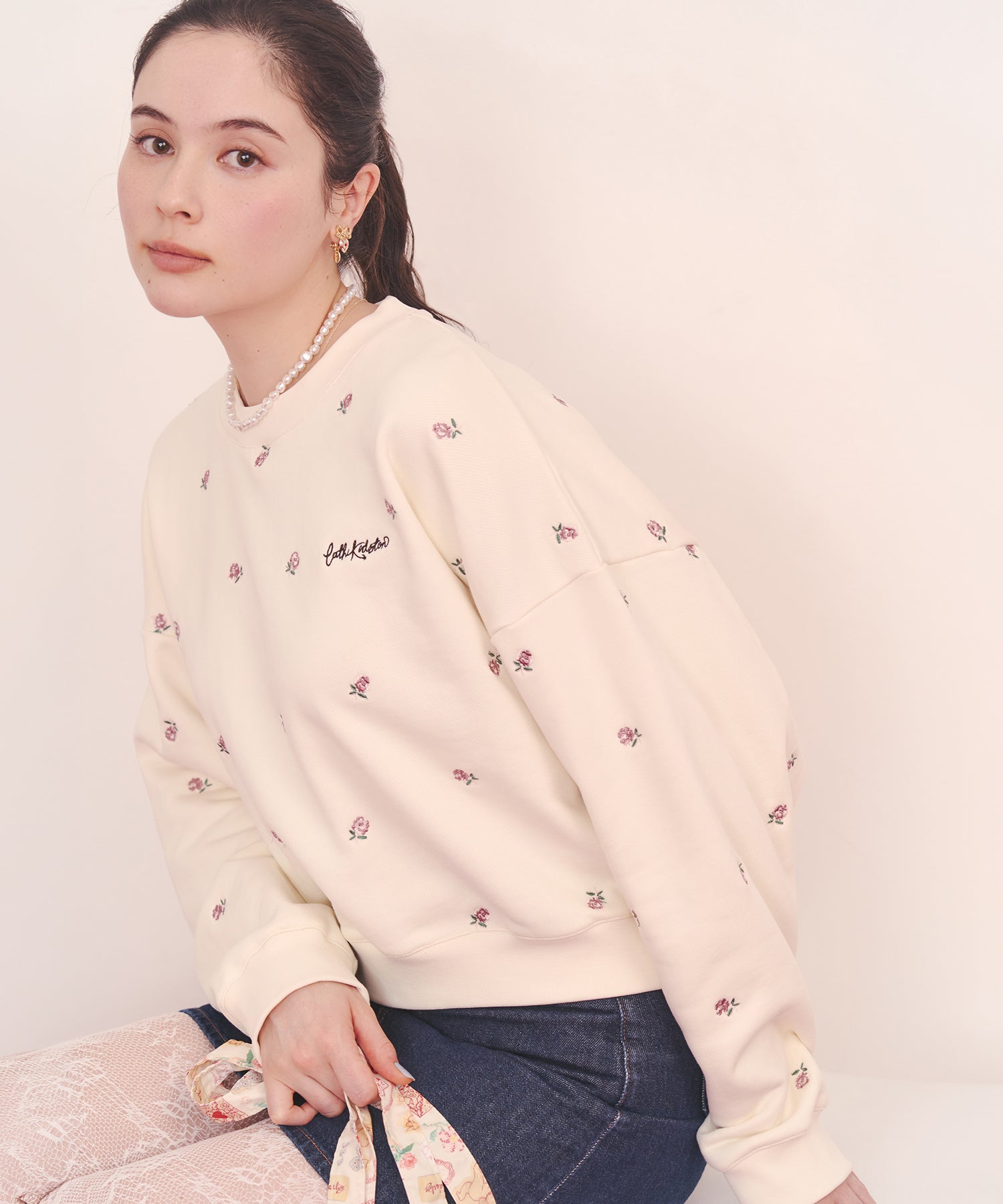 総柄刺繍スウェットトップス Rose Embroidery