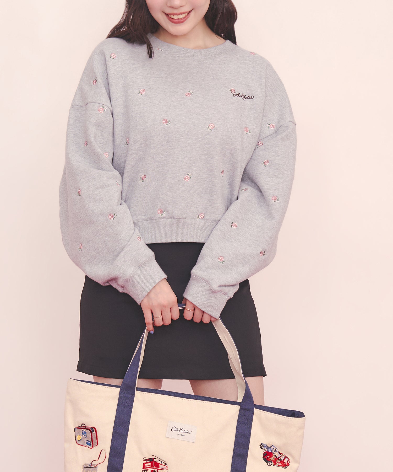 総柄刺繍スウェットトップス Rose Embroidery