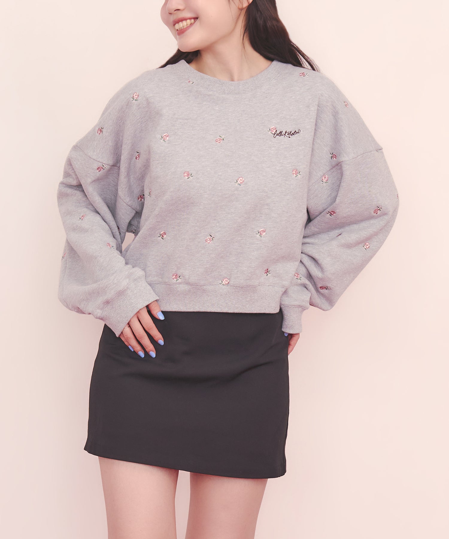 総柄刺繍スウェットトップス Rose Embroidery