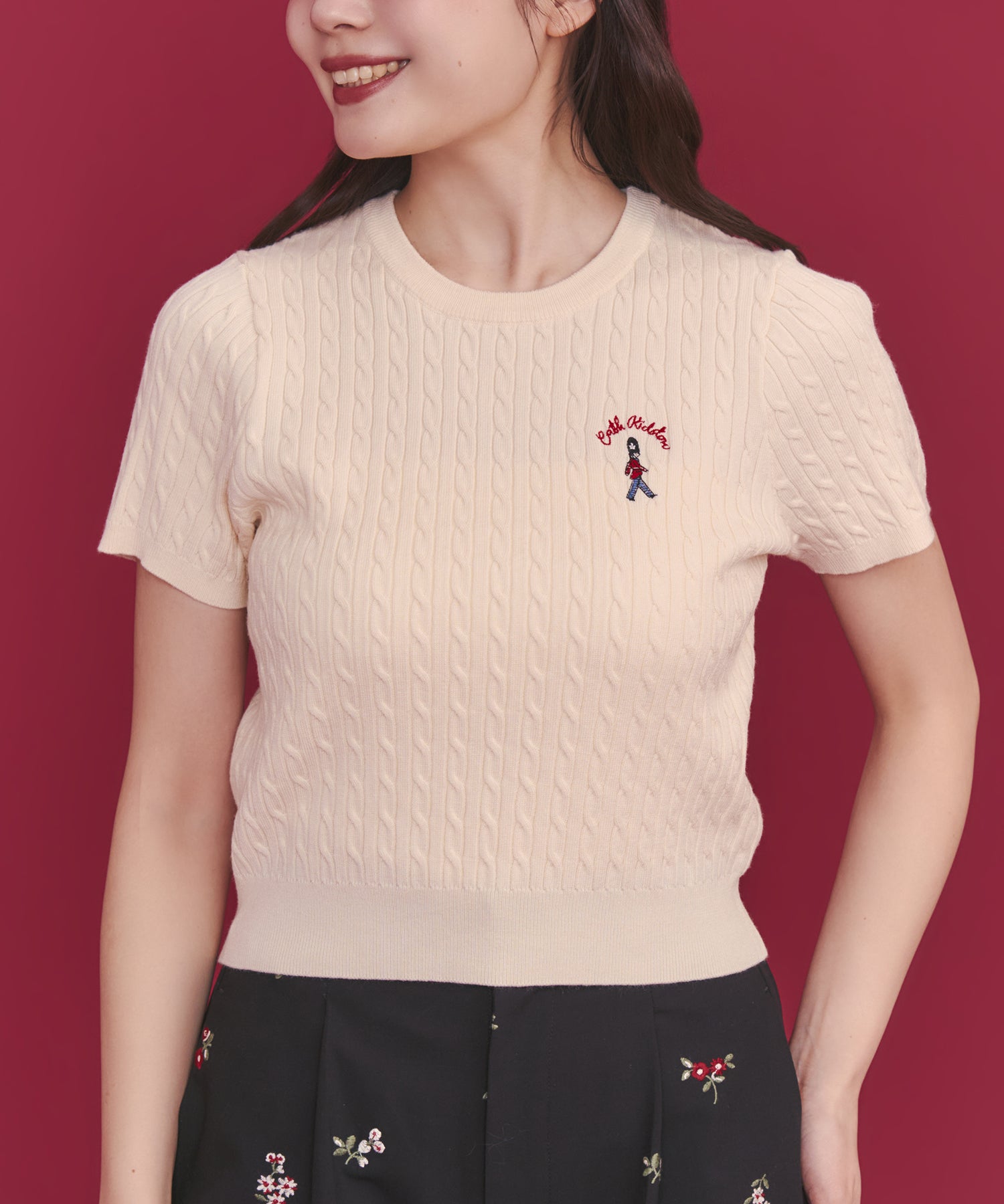 ショートスリーブライトニットトップス Queenie's London