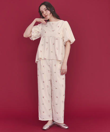 総柄刺繍ペプラムトップス Ditsy Floral Embroidery
