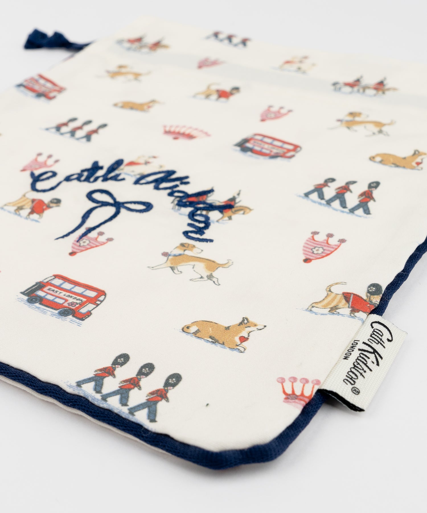 パイピング ドローストリングポーチ Queenie's London | Cath Kidston