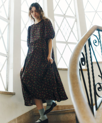 パフスリーブ ティアードワンピース