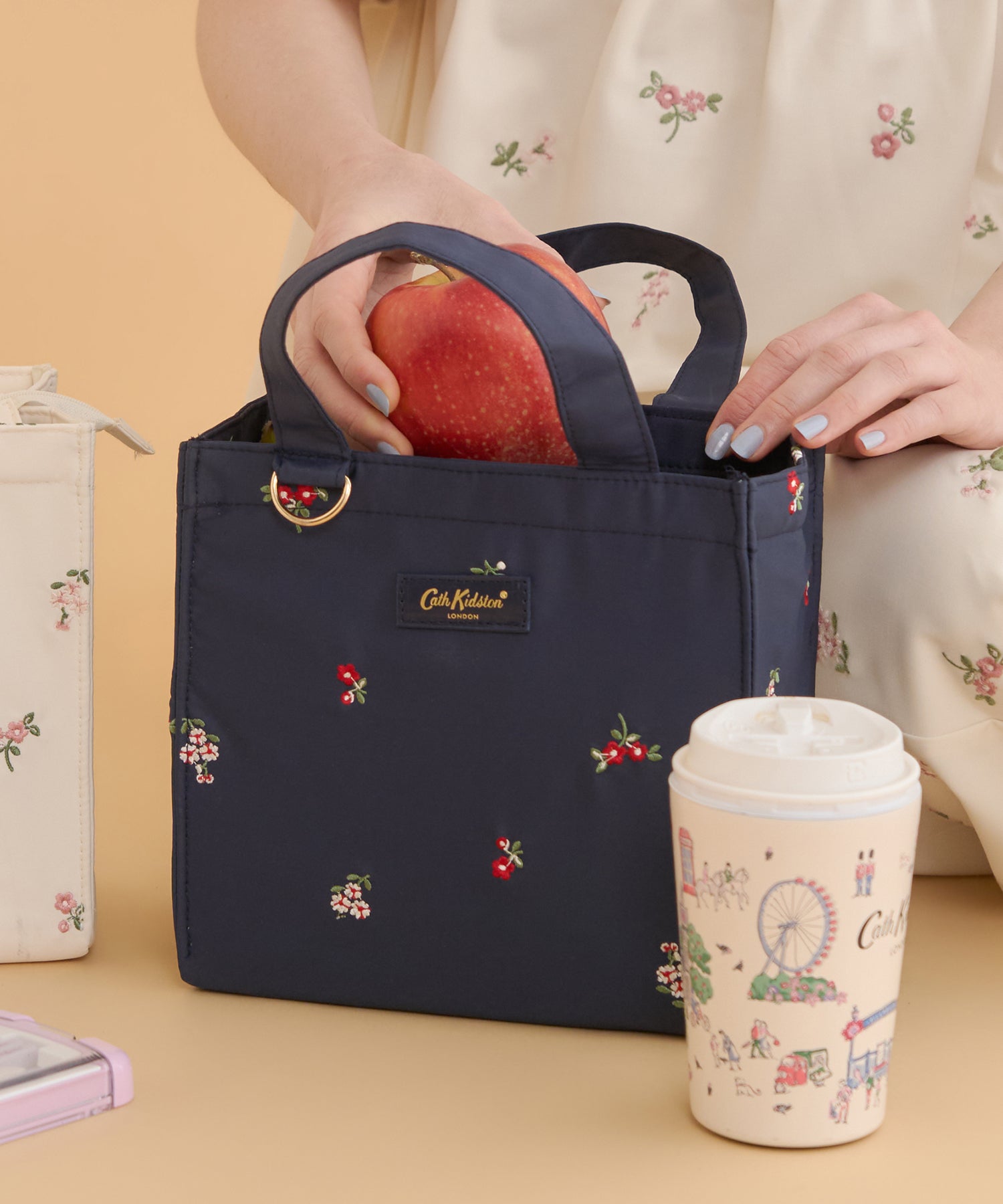 Cath Kiston 野菜刺繍バッグ エンブロイダリー保冷ランチトートバッグ Ditsy Floral Embroidery