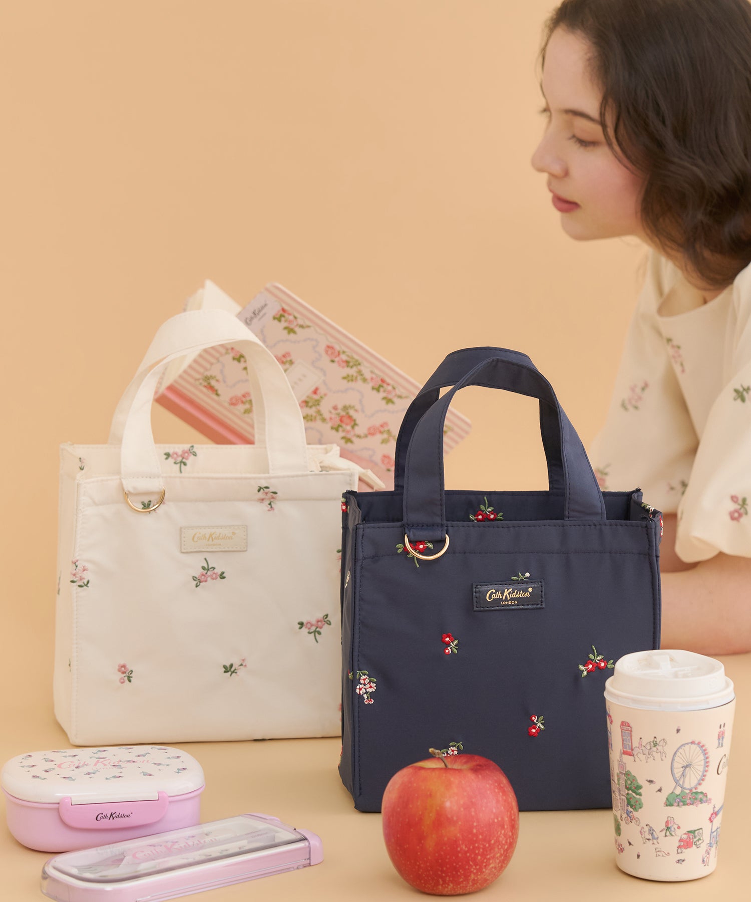 エンブロイダリー保冷ランチトートバッグ Ditsy Floral Embroidery