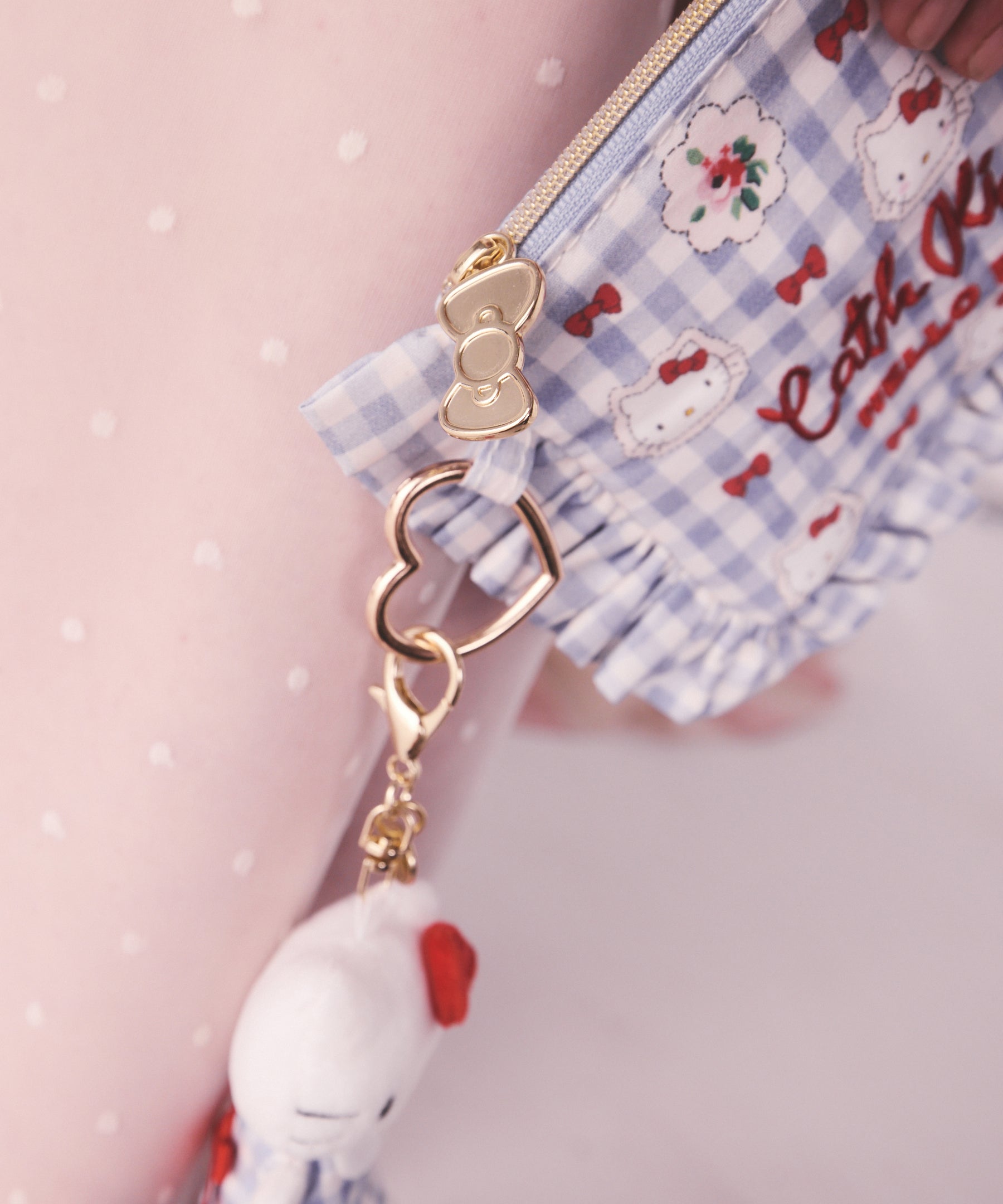 Cath Kidston × Hello Kitty フリルティッシュポーチ＆マスコットチャームセット