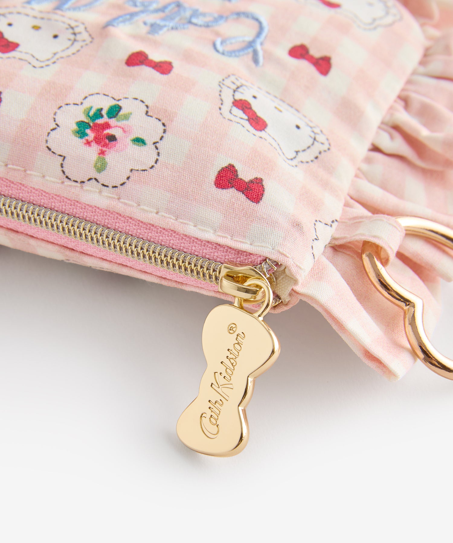 Cath Kidston × Hello Kitty フリルティッシュポーチ＆マスコットチャームセット