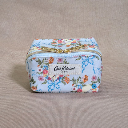 キューブポーチ