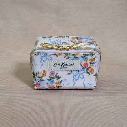 キューブポーチ