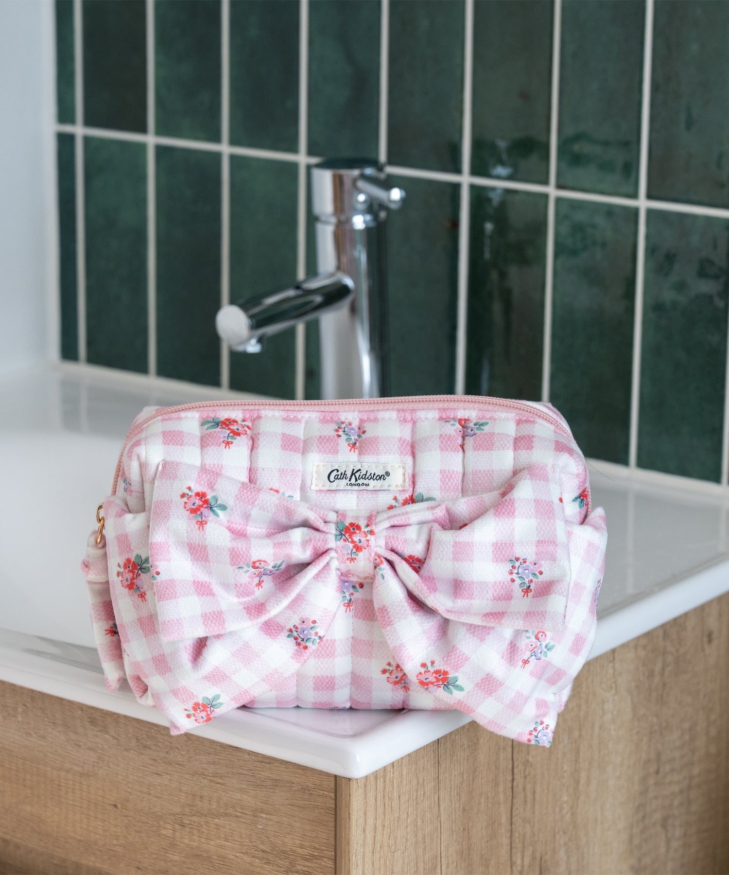 コスメポーチBIGリボン ギンガムフローラル | Cath Kidston 日本公式