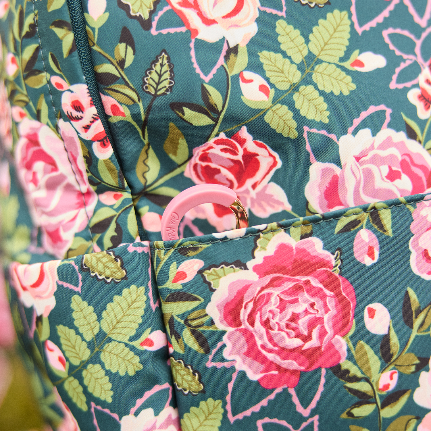 コンパクト バックパック Dolly Rose | Cath Kidston 日本公式 コンパクト バックパック Dolly Rose | Cath Kidston 日本公式