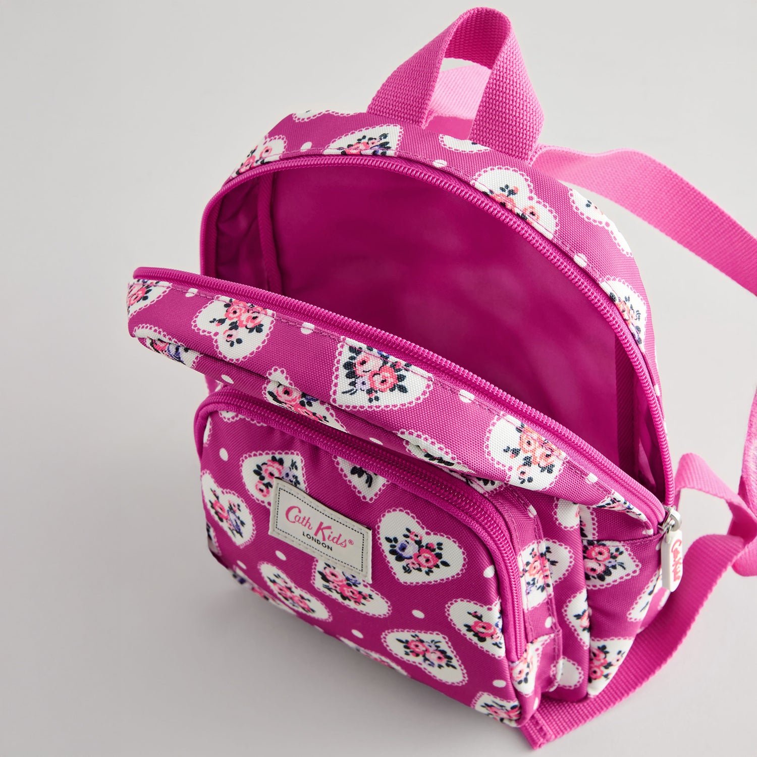 キャスキッドソン　バック キッズ クラシック バックパック Lace Hearts | Cath Kidston 日本公式