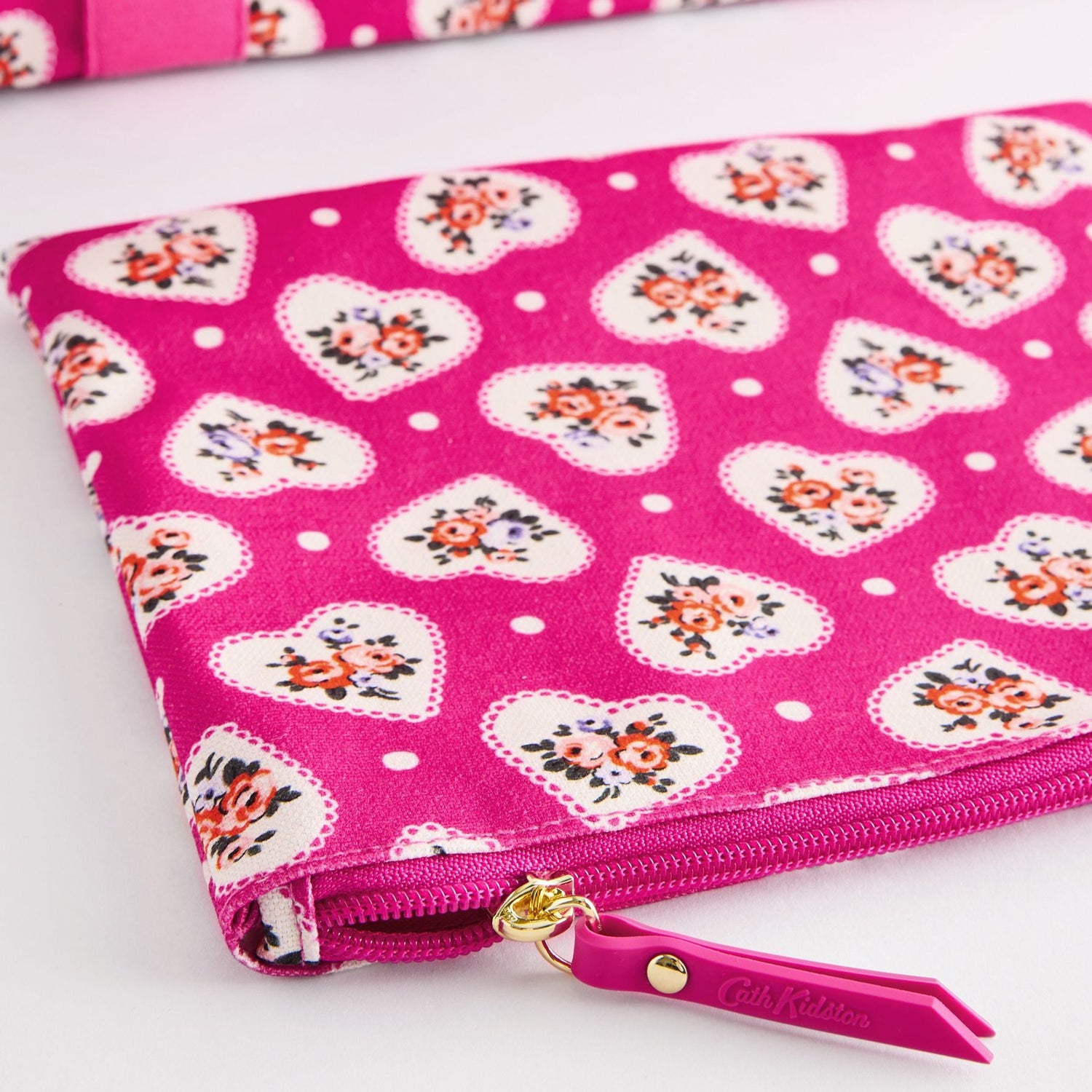 【専用】キャスキッドソン コンパクト バックパック Lace Hearts | Cath Kidston 日本公式