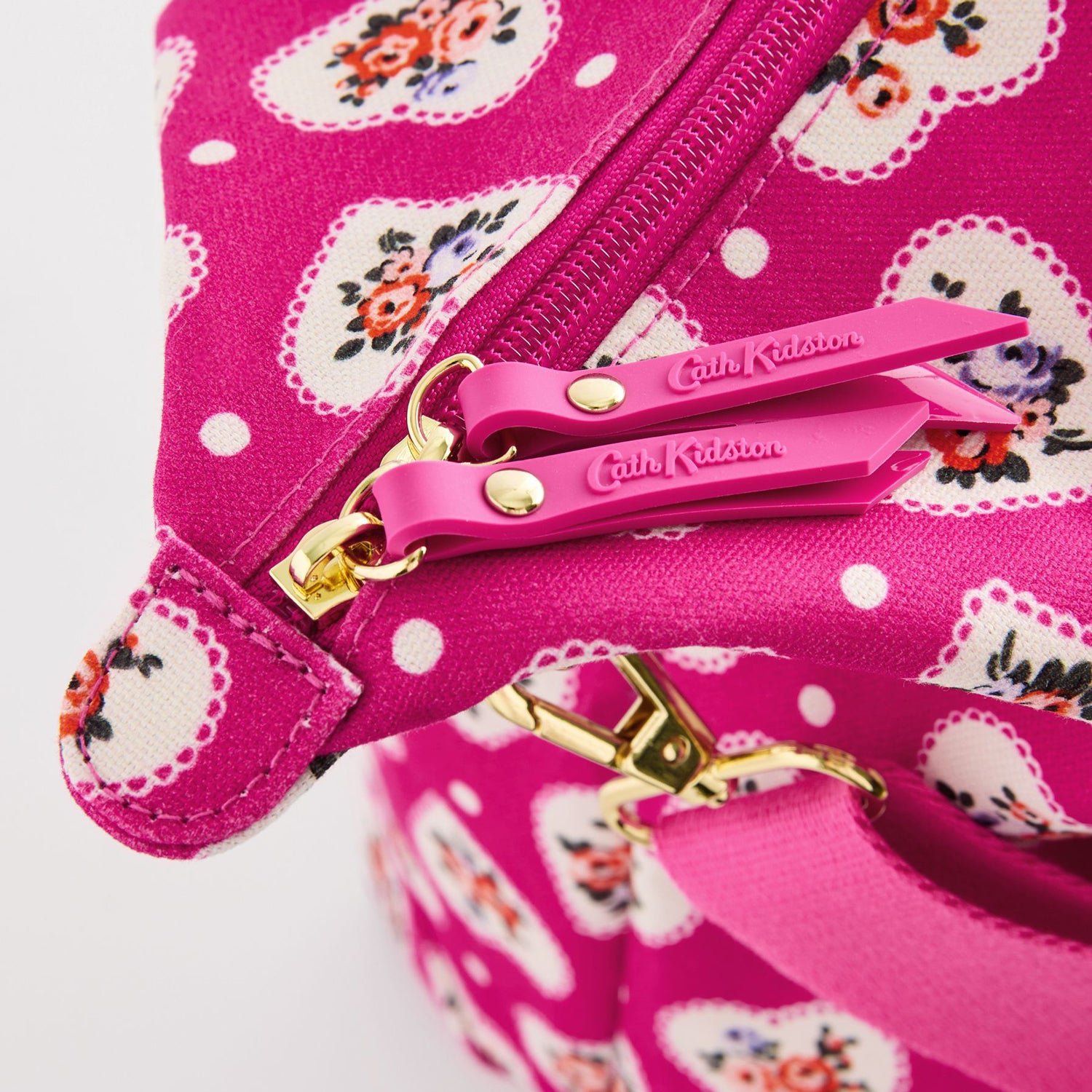 キャスキッドソン Cath Kidston トラベルバッグ トラベル バッグ Lace Hearts | Cath Kidston 日本公式