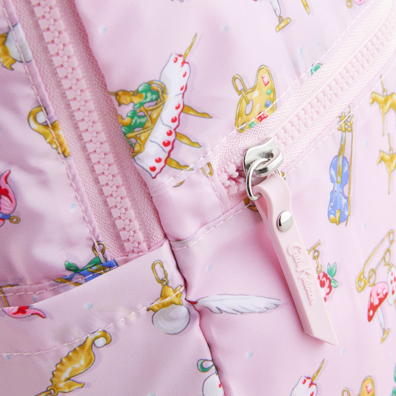 キャス キッドソン パディントン フォルダウェイ バックパック フォルダウェイ バックパック Charmed | Cath Kidston 日本公式