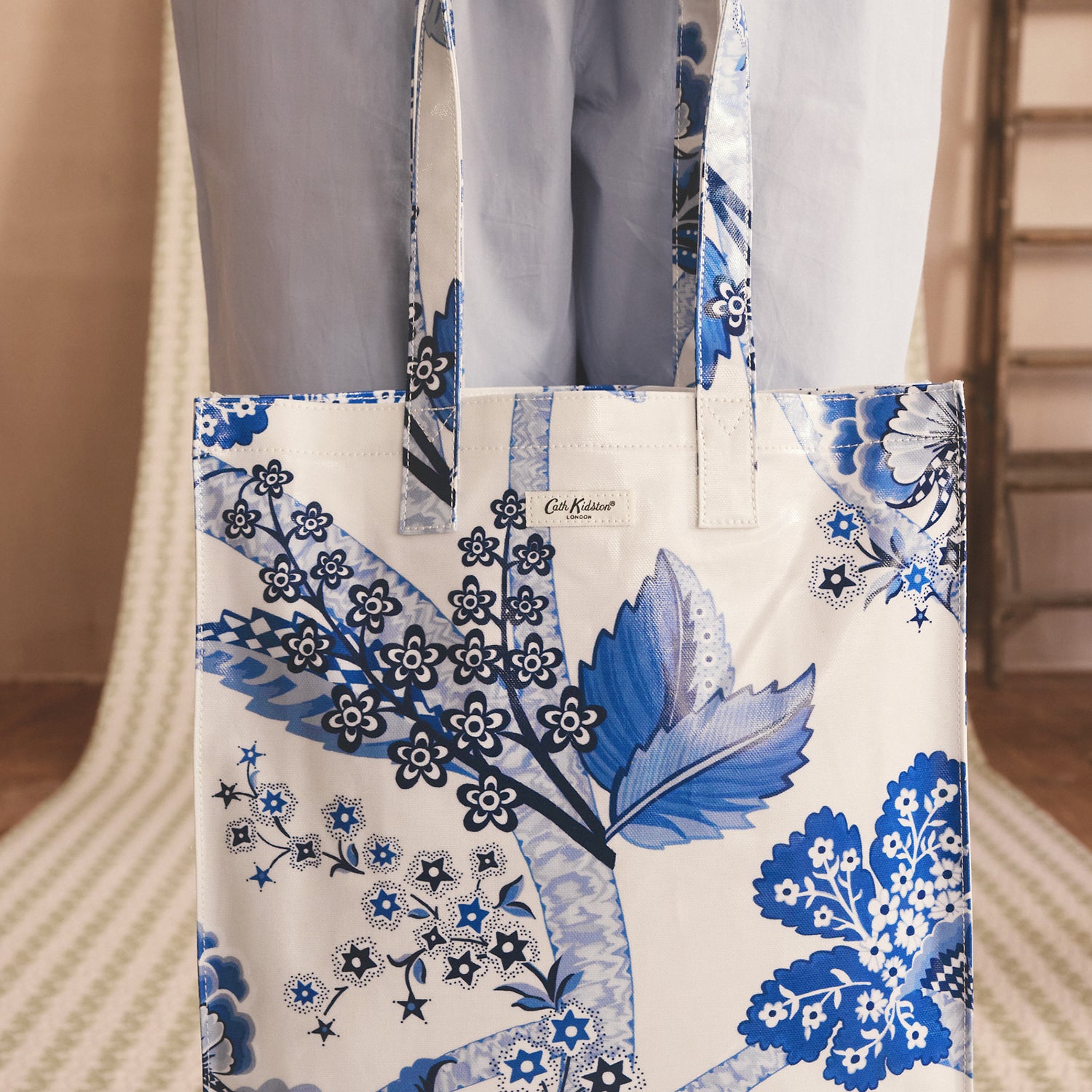 ラージ ブックバッグ Doodles & Daydreams Floral