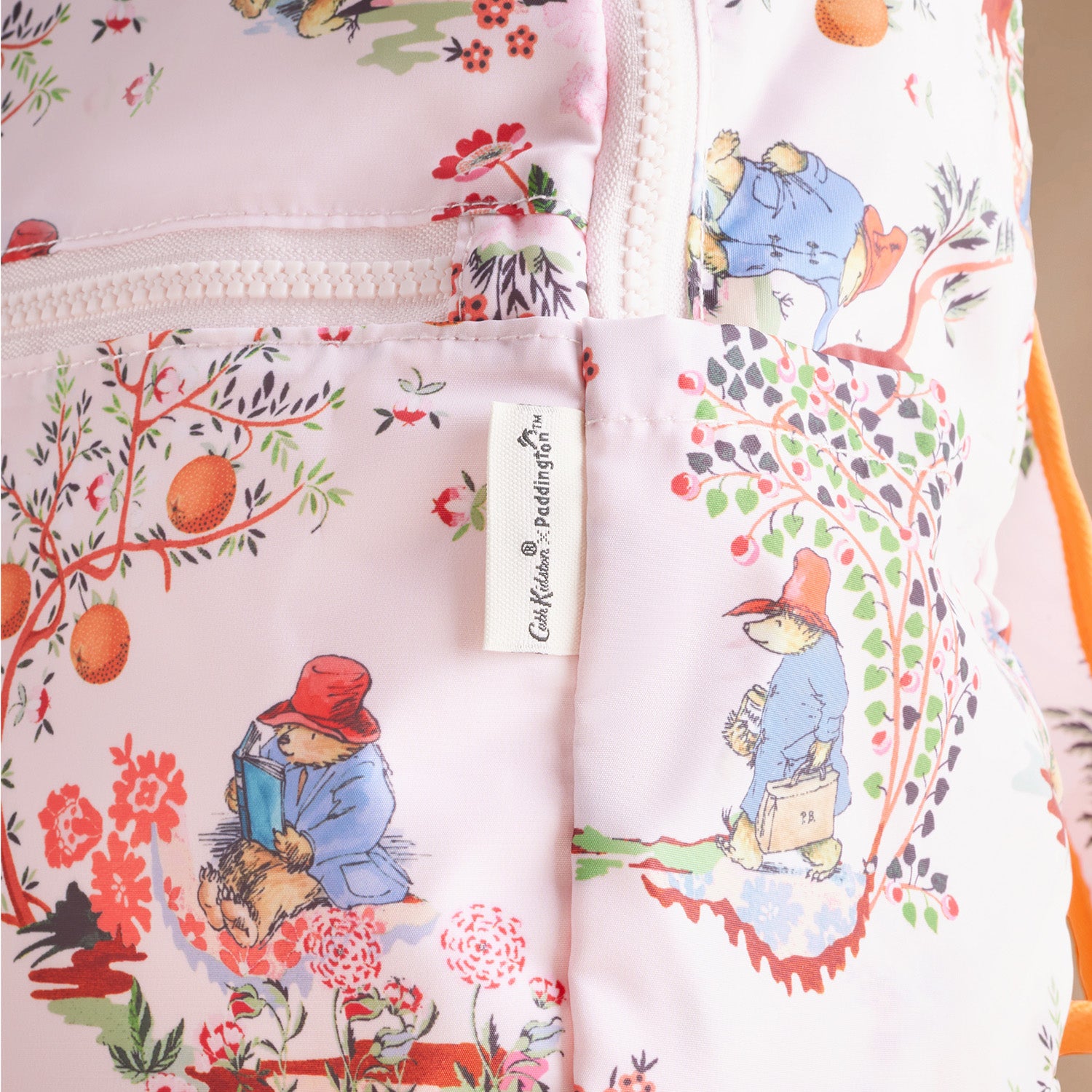 【人気】Cath Kidston x パディントンフォルダウェイ　バックパック パディントン フォルダウェイ バックパック Paddington Oranges