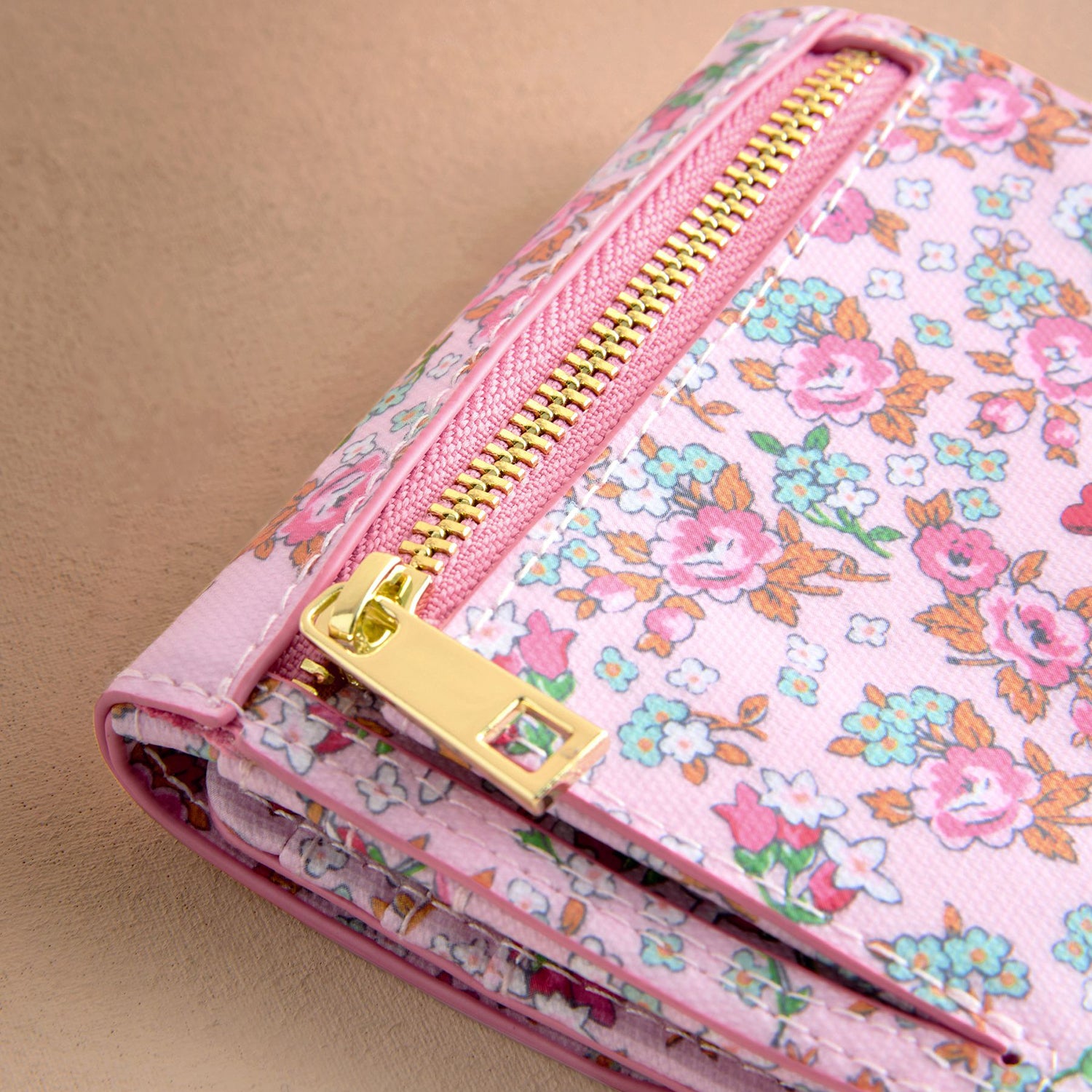 キャスキッドソン☆美品！ディズニーパッチ キャビンウィールド キャリー オン☆ 4548665579890_1.jpg?crop=