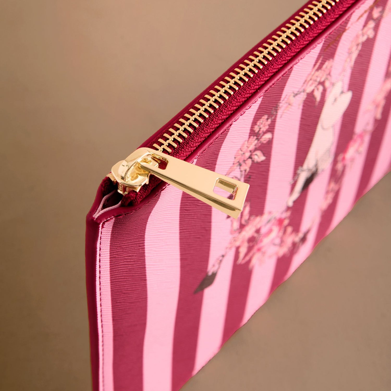 ムーミン サフィアーノ ポーチ Moominmamma Stripe | Cath Kidston