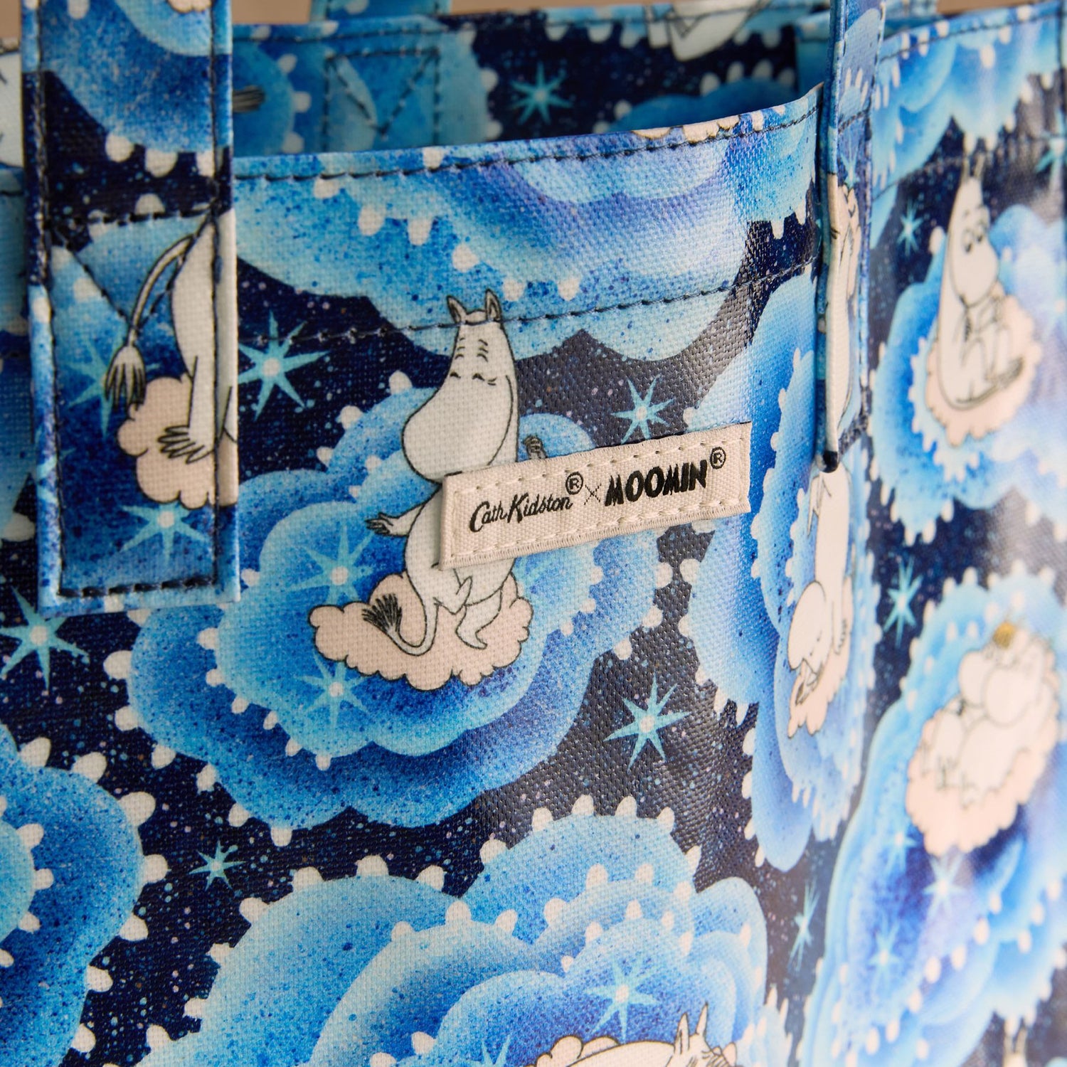 ムーミン ラージ ブックバッグ Moomin Clouds | Cath Kidston 日本公式