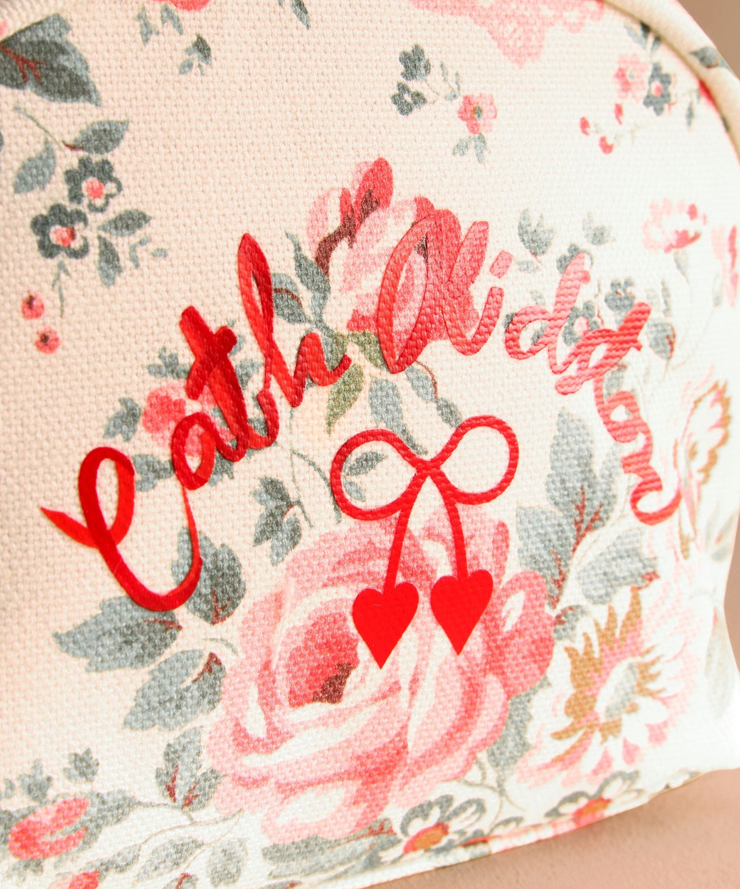 ハーフムーン ポーチ Hackney Rose | Cath Kidston 日本公式オンライン
