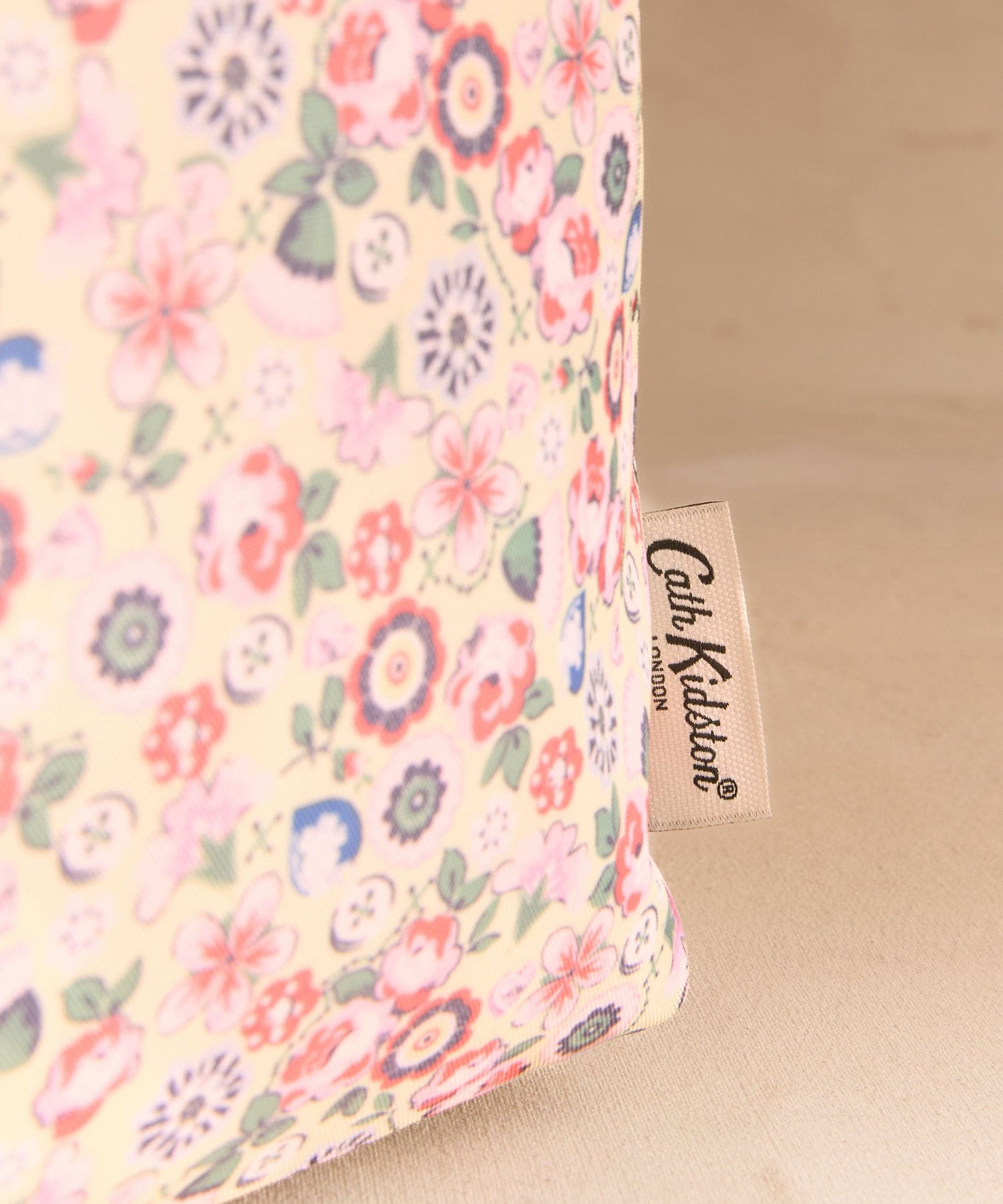 ミニ フォルダウェイ ショッパー Pearly Queen Ditsy | Cath Kidston