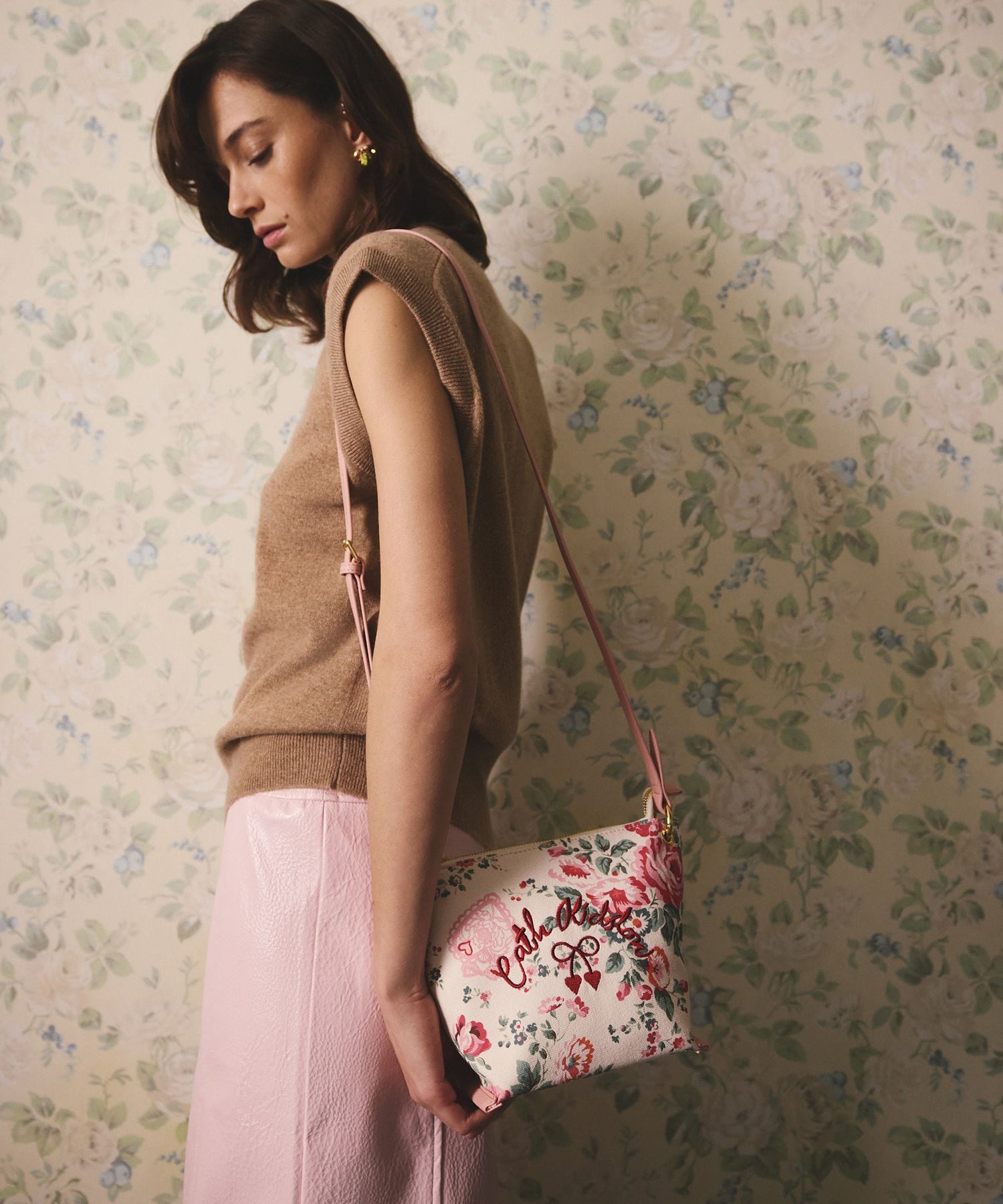 クロスボディバッグ Hackney Rose | Cath Kidston 日本公式オンライン
