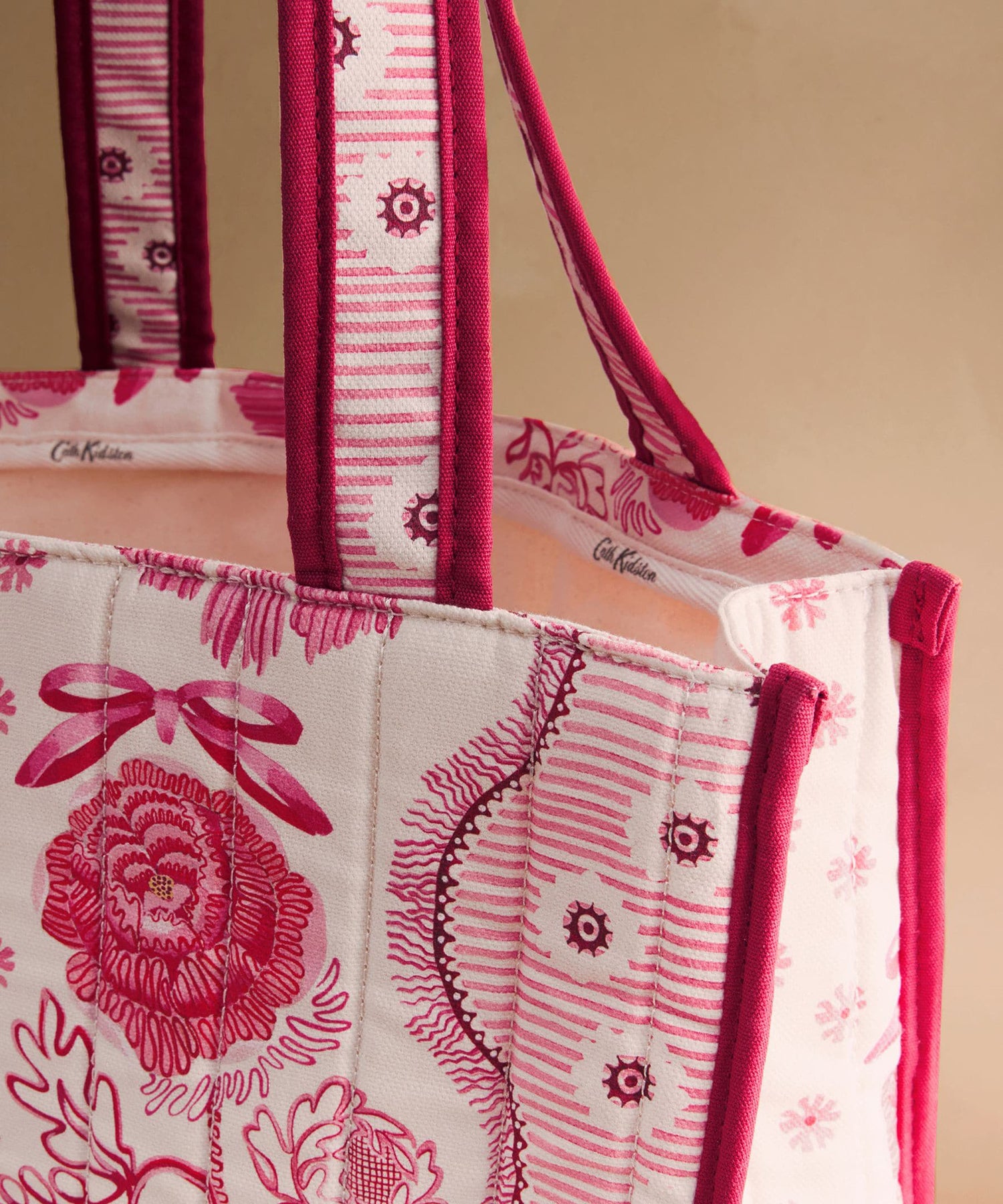 キルテッド ラージブックバッグ Spitalfields Silk | Cath Kidston