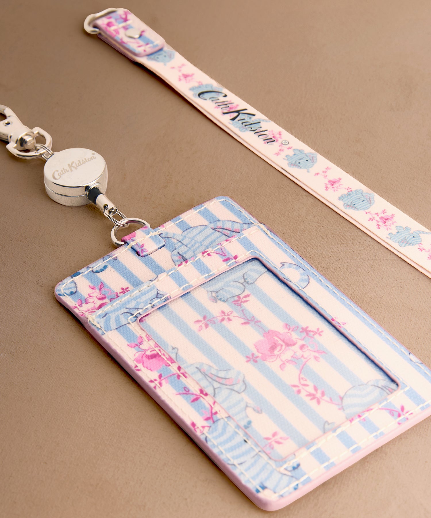 ランヤード Nana The Elephant | Cath Kidston 日本公式オンライン