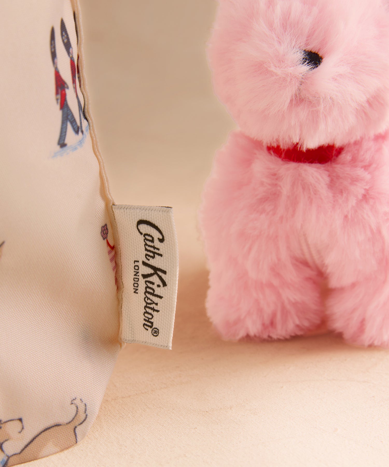 フォルダウェイ プラッシュ Queenies London