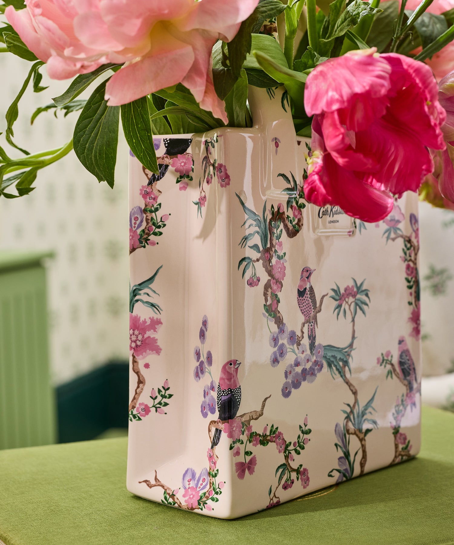 新品 キャスキッドソン フラワーベース バード bird ピンク 花瓶 完売 ブックバッグ フラワーベース Birds | Cath Kidston 日本公式