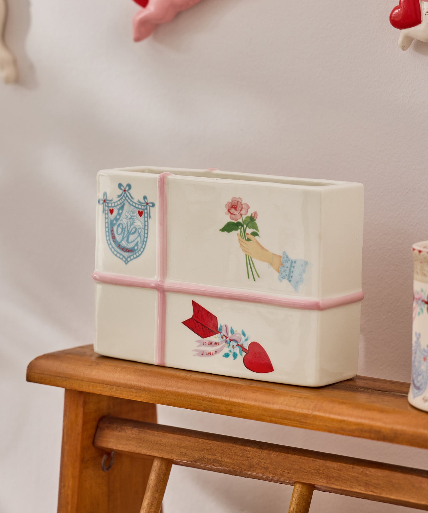レター フラワーベース Love Notes | Cath Kidston 日本公式オンライン