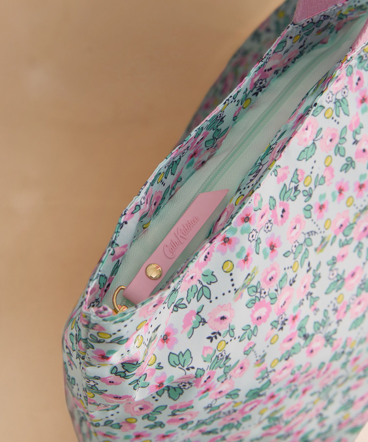 ラージ フォルダウェイ トートバッグ Tennis Ditsy | Cath Kidston