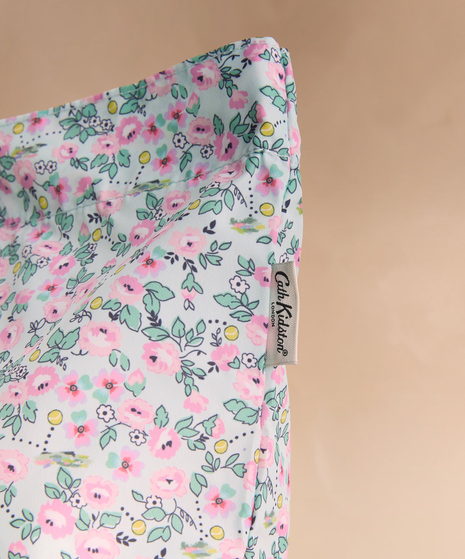 ラージ フォルダウェイ トートバッグ Tennis Ditsy