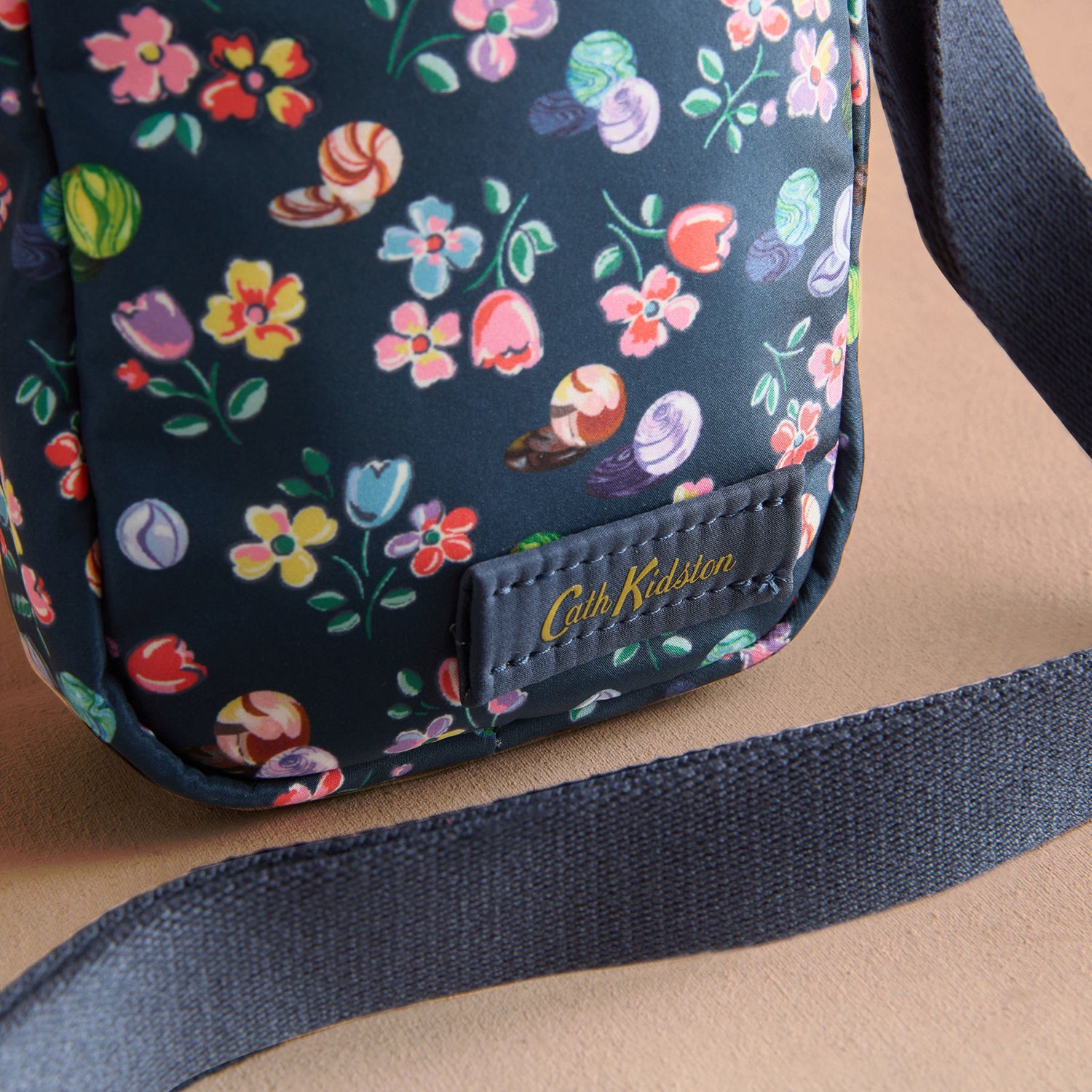 フォンクロスボディ バッグMarble Ditsy