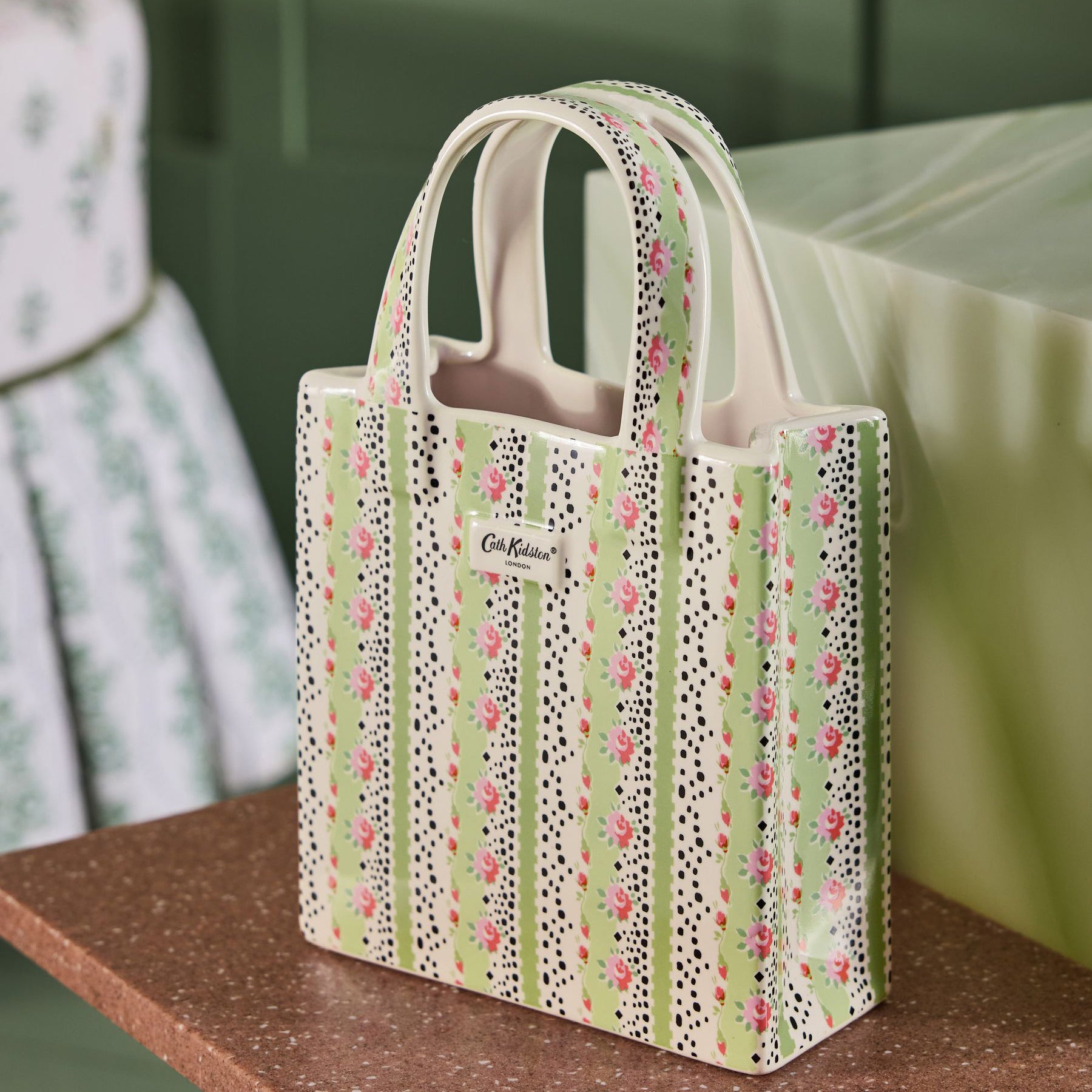 ブックバッグ フラワーベース | Cath Kidston 日本公式オンライン