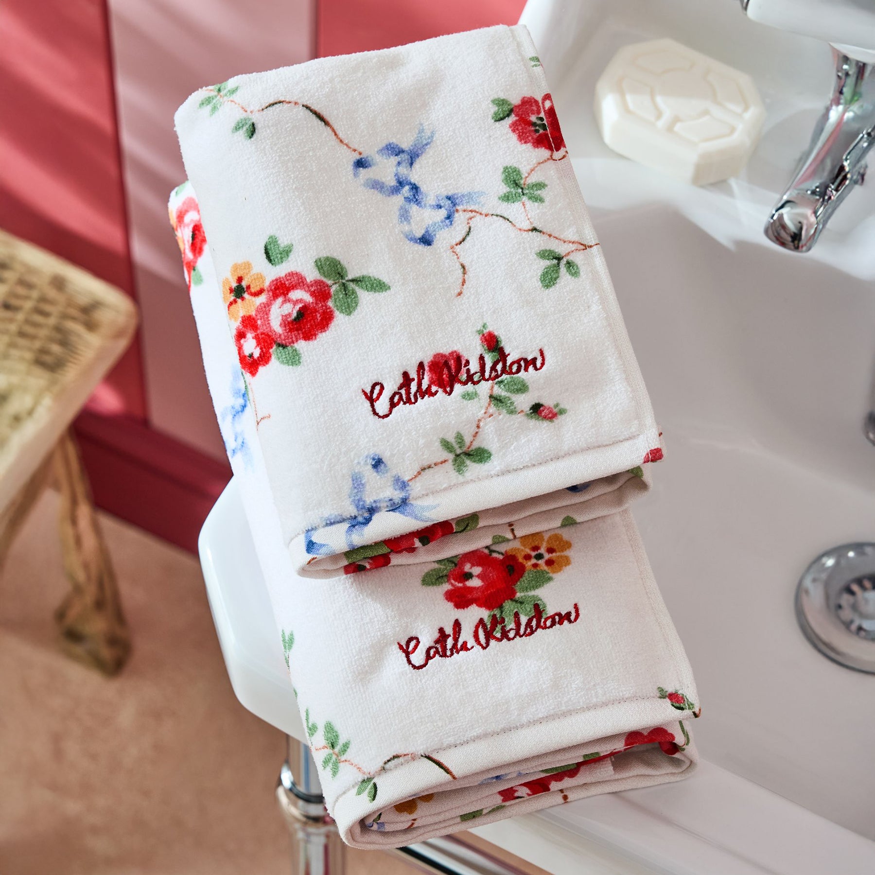 バスタオル Bows & Rose | Cath Kidston 日本公式オンラインストア