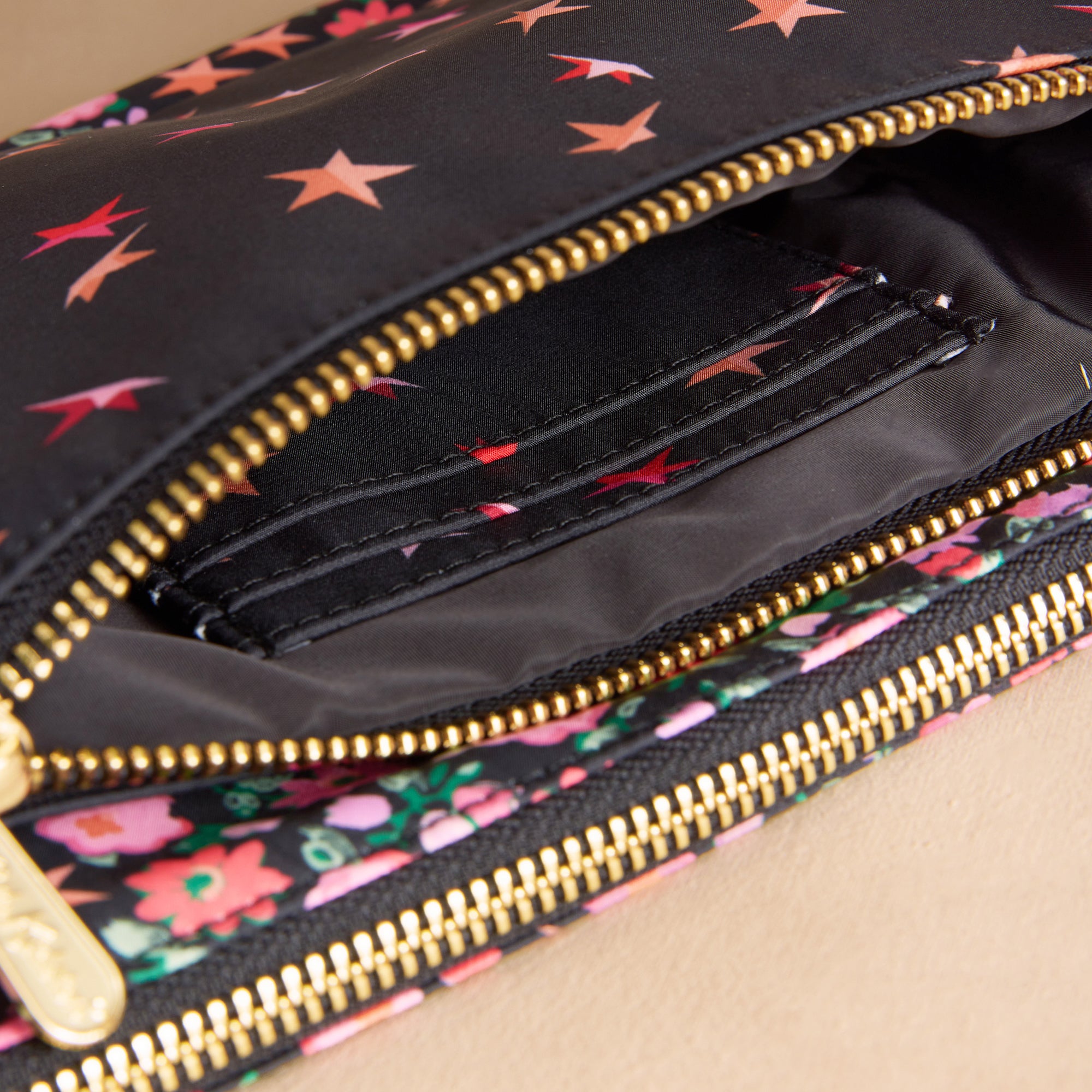 ダブルポーチFolding Star Ditsy | Cath Kidston 日本公式オンライン