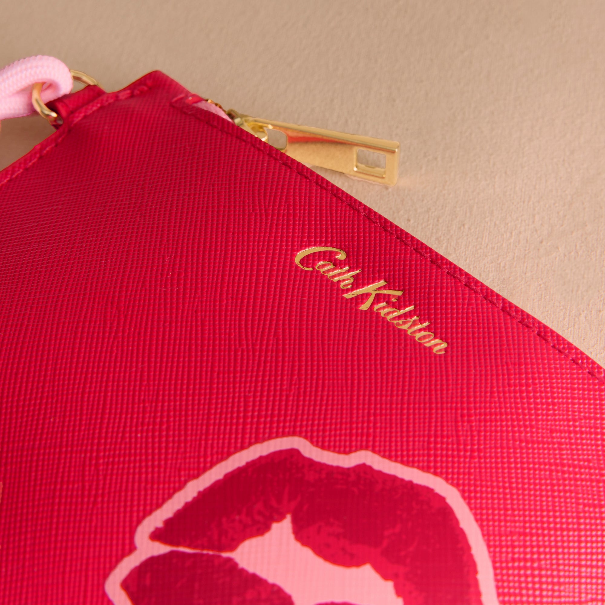 ジップド パース Red Kiss