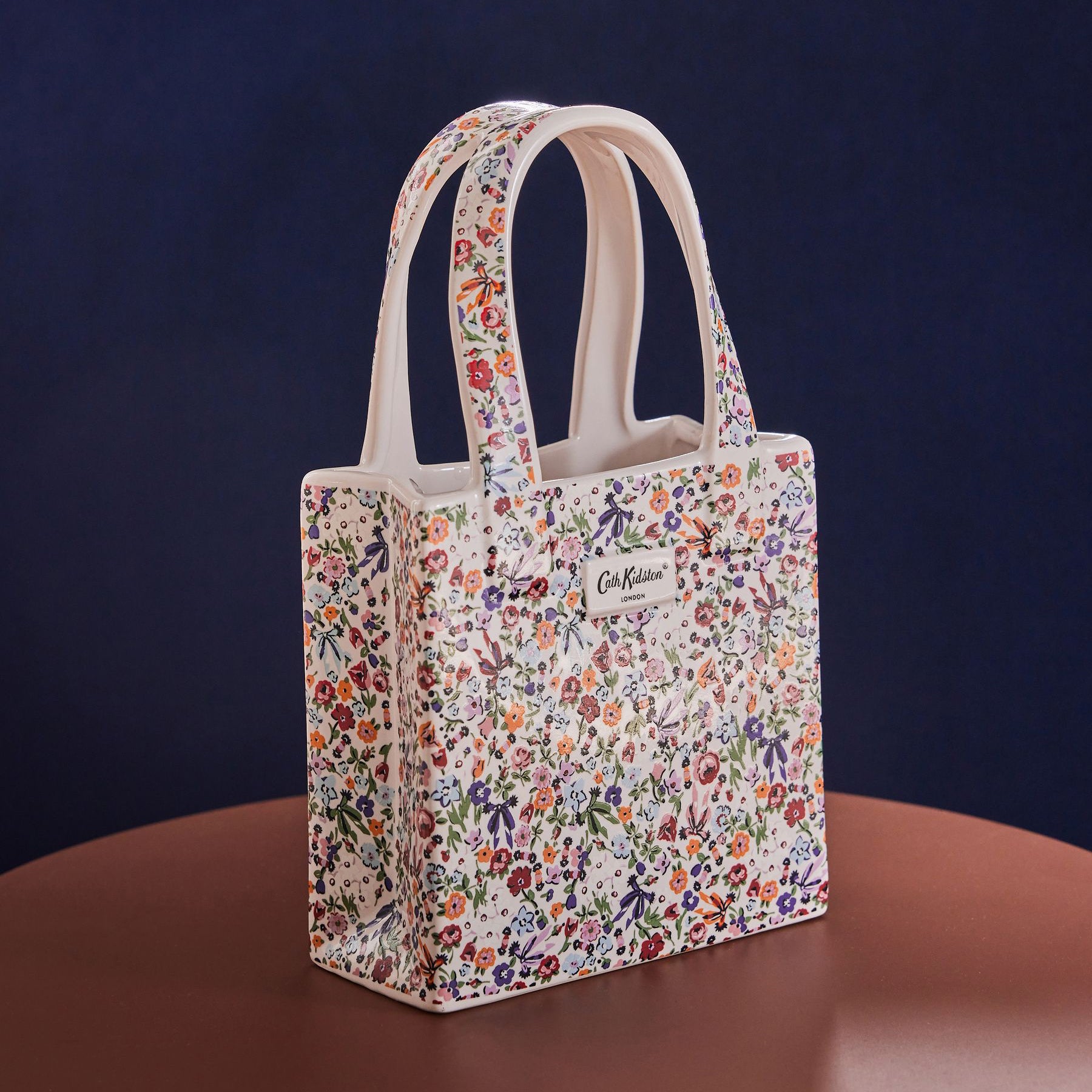 Cath Kidston レザーミニバッグ　フラワーホワイト♡ ブックバッグ フラワーベース Button Block Floral | Cath Kidston
