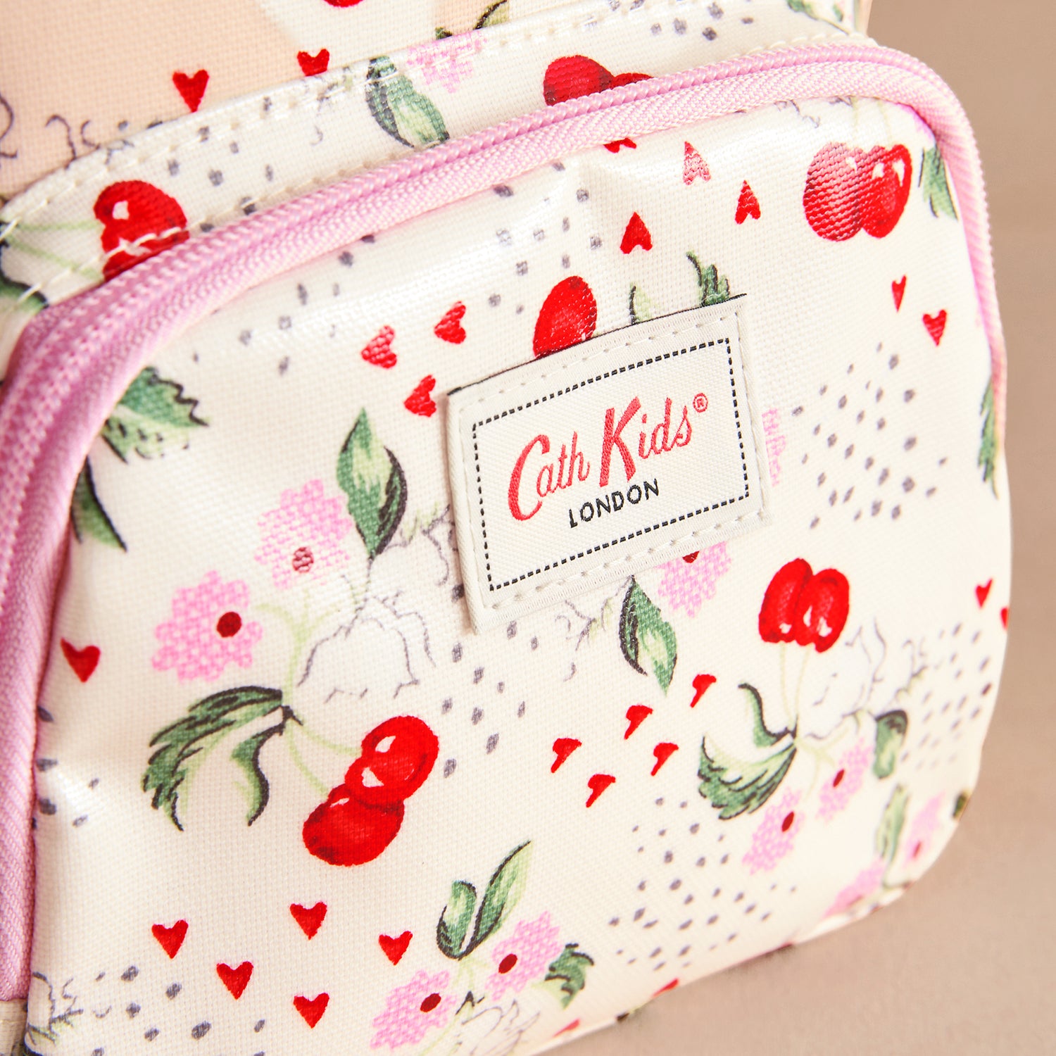 キッズ ミニ バックパック Cherry Bunches | Cath Kidston 日本公式