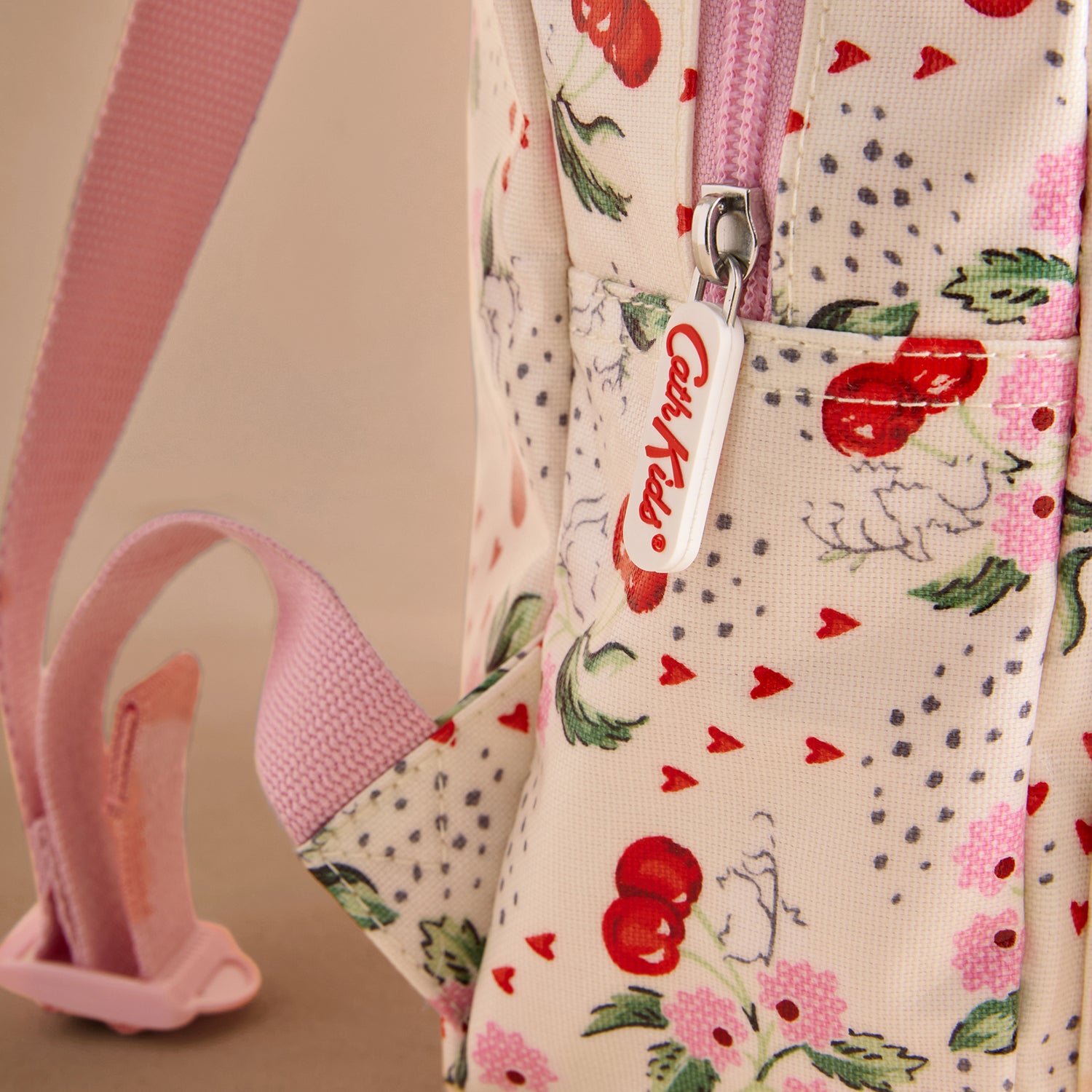 キッズ ミディアム バックパック Cherry Bunches | Cath Kidston 日本